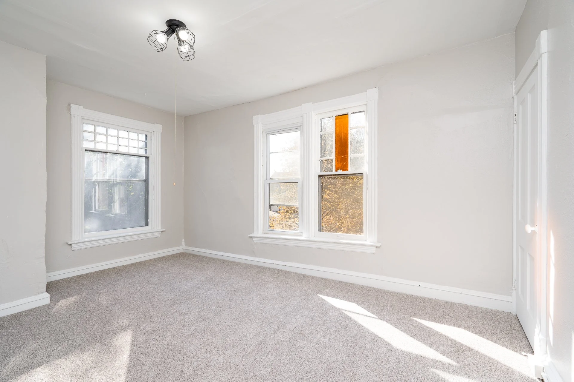 2207 Blake Ave Interiors MLS-9.jpg