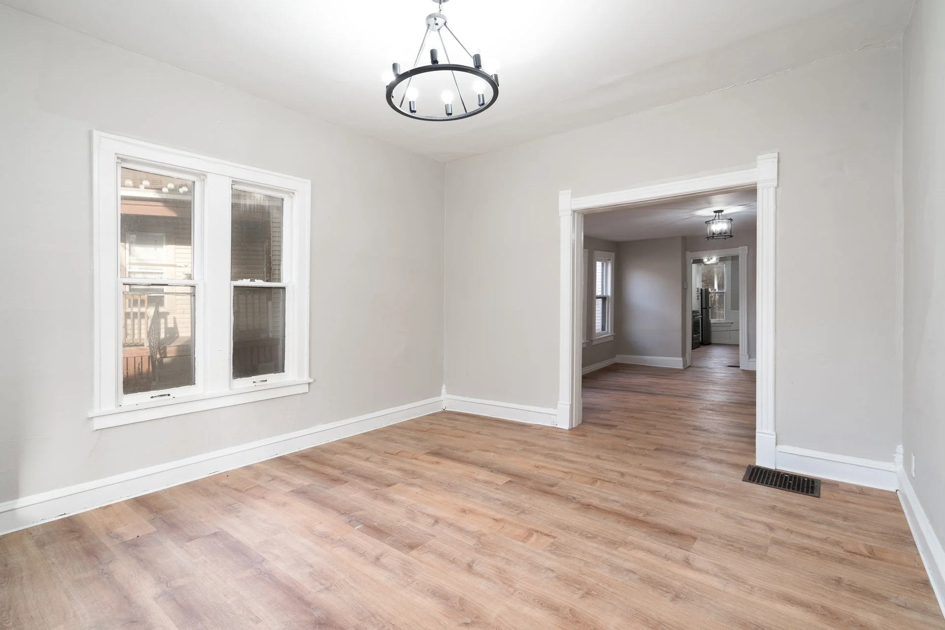 2209 Blake Ave MLS-8.jpg