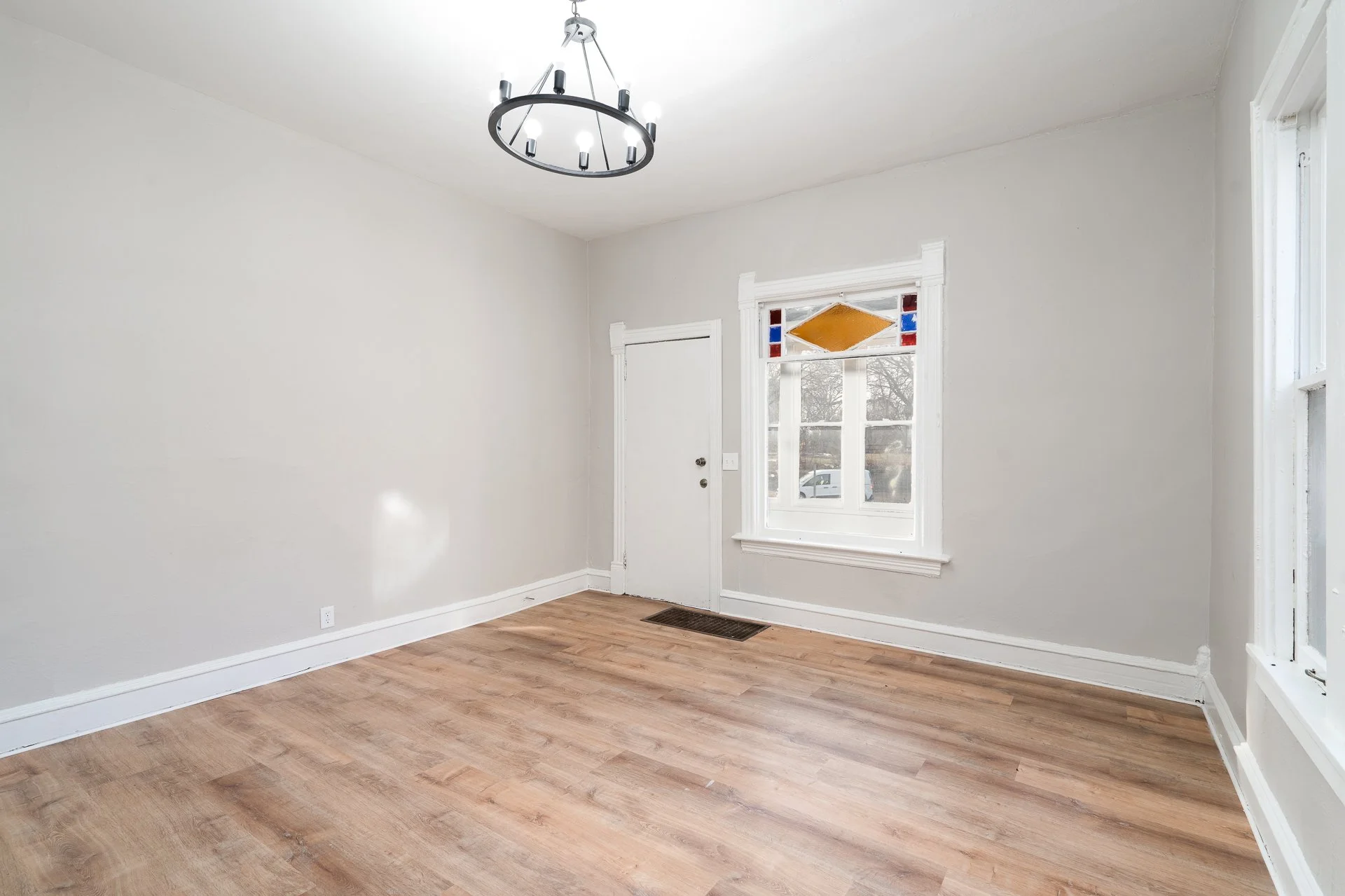 2209 Blake Ave MLS-9.jpg