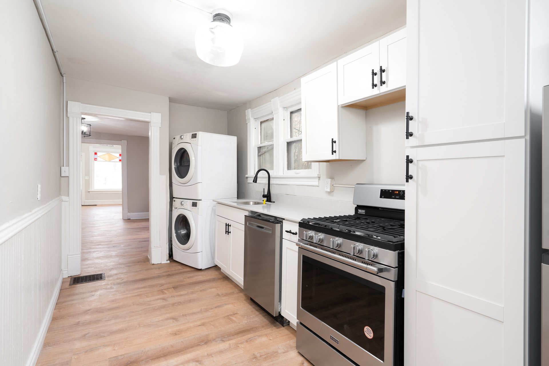 2209 Blake Ave MLS-13.jpg