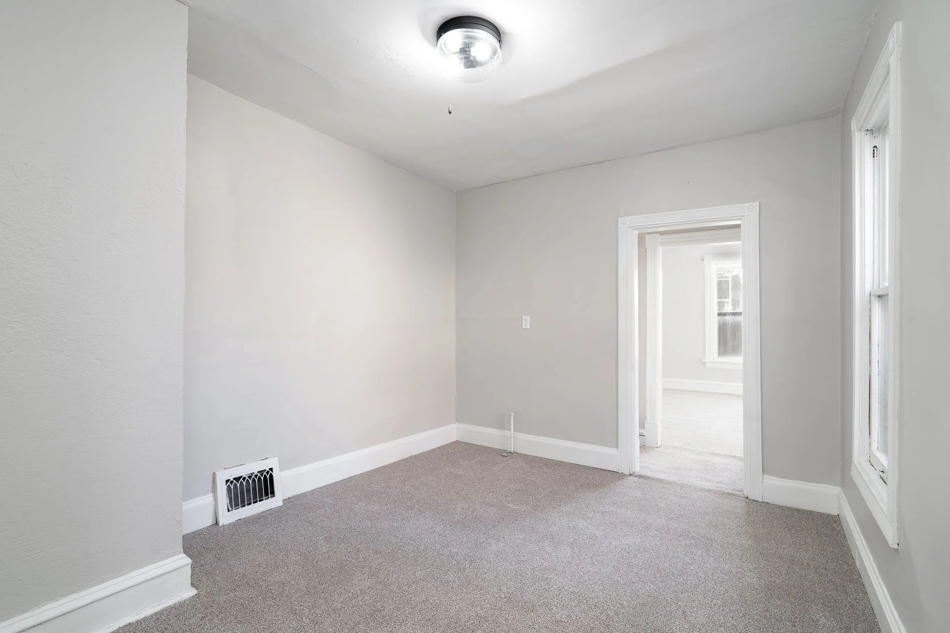 2209 Blake Ave MLS-14.jpg