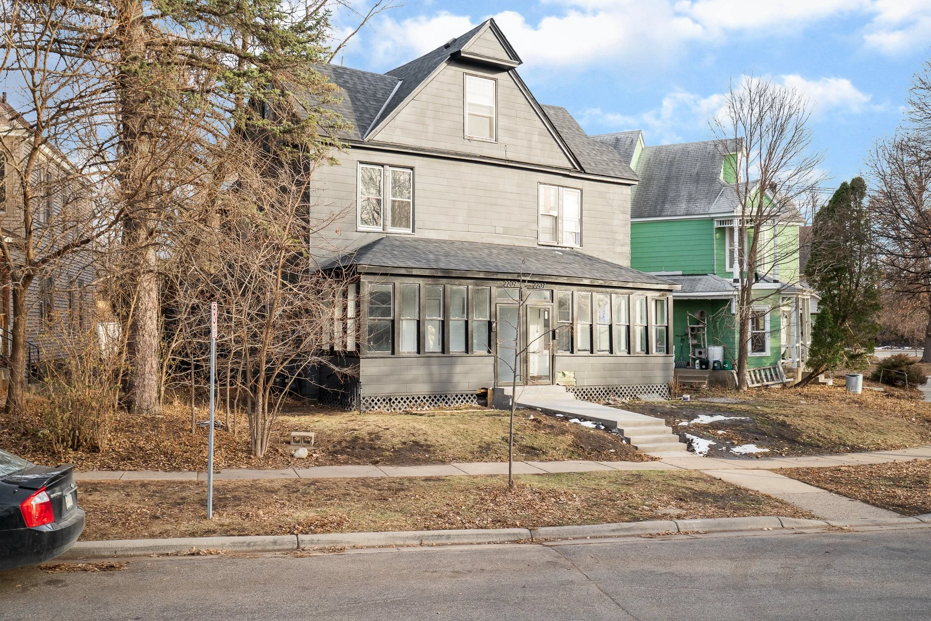 2209 Blake Ave MLS-2.jpg