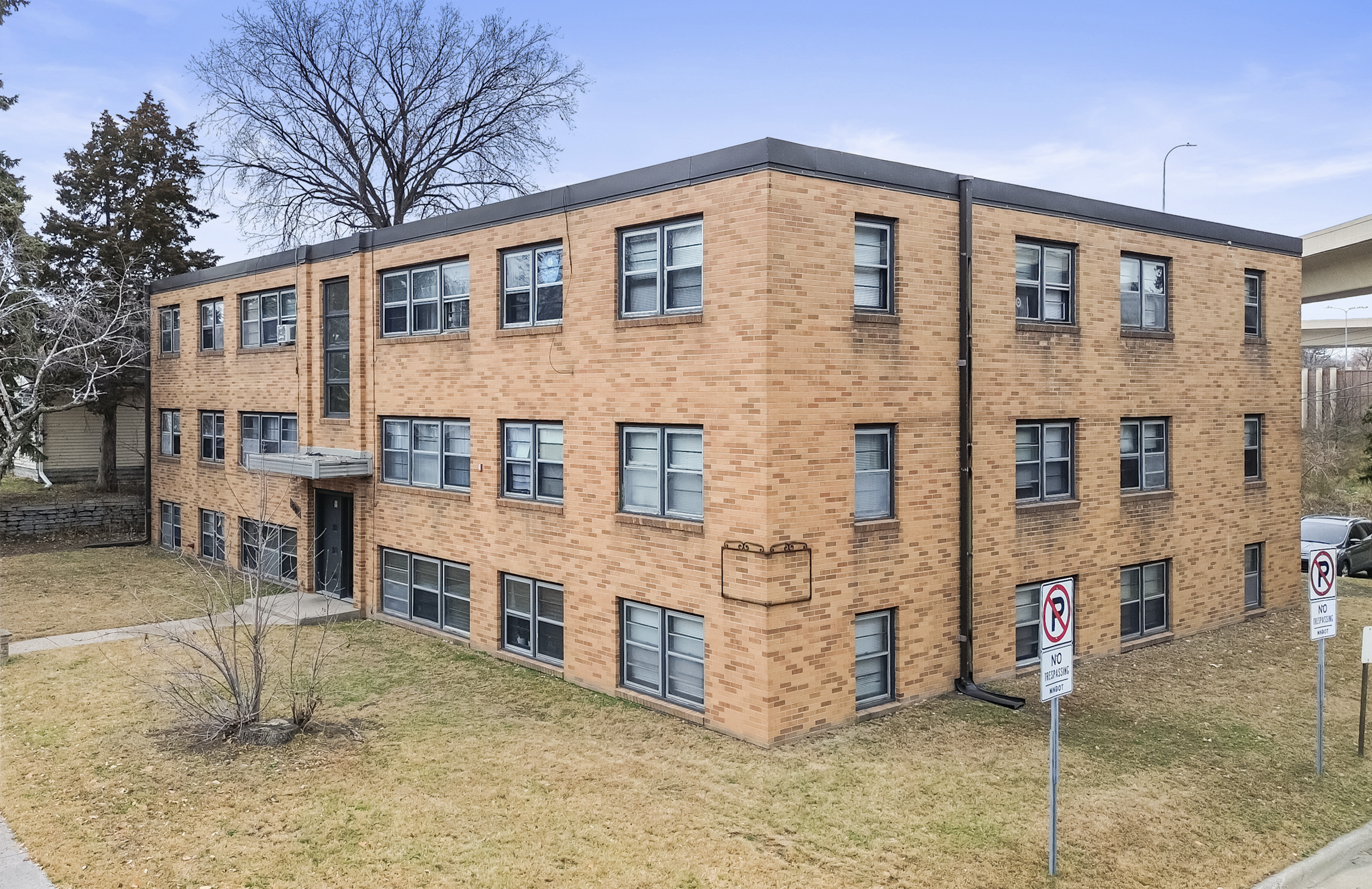 Minneapolis, MN - 6141 Nicollet Ave S - 11 UNITS - SOLD - $1,557,500