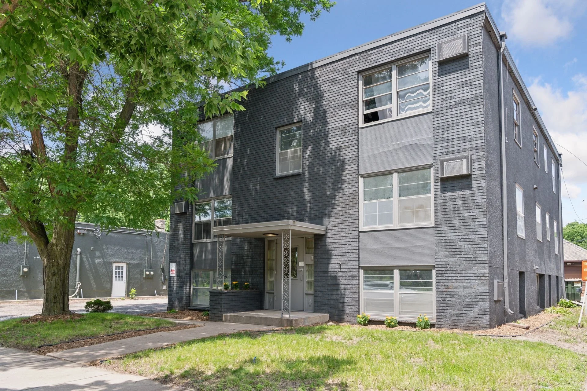 Minneapolis, MN - 3606 34th Street East - 6 UNITS - $750,000