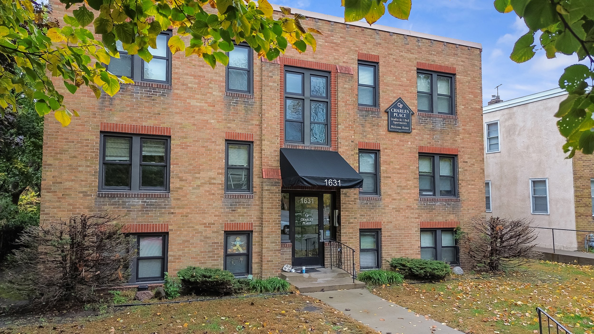 Saint Paul, MN - 1631 Charles Ave - 15 UNITS - $1,225,000
