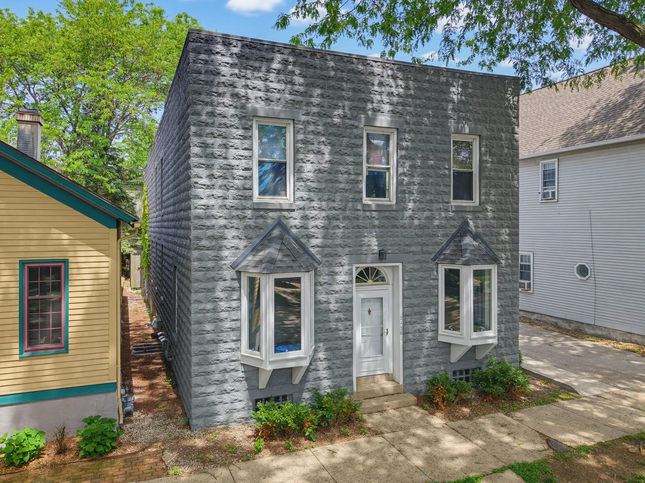 Milwaukee, WI - 2436 S Wentworth Ave - 5 UNITS - $1,175,000