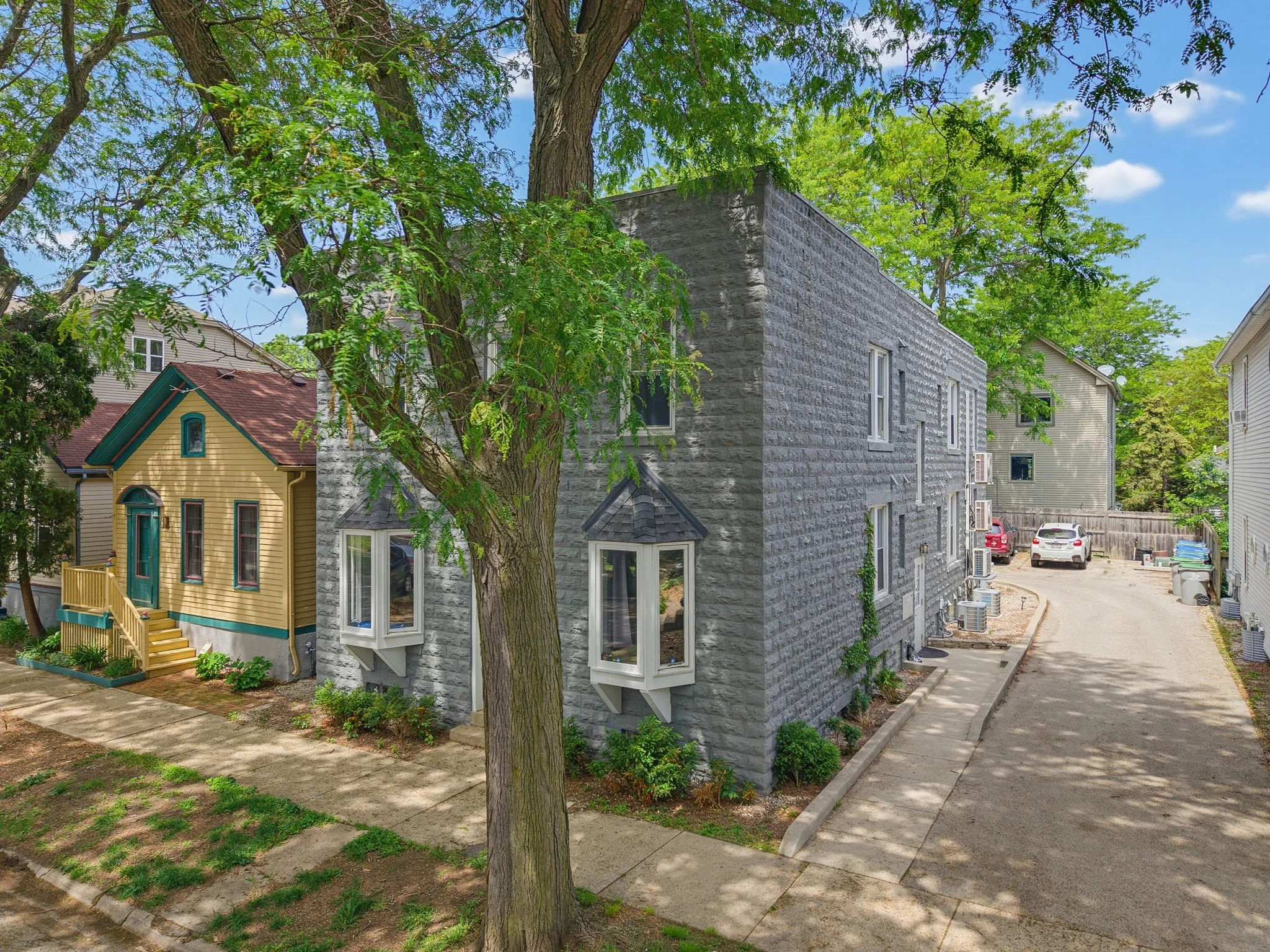 3-web-or-mls-2436-s-wentworth-ave.jpg