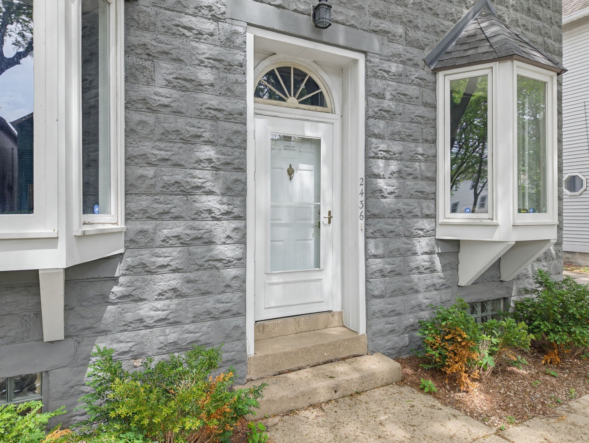 5-web-or-mls-2436-s-wentworth-ave.jpg