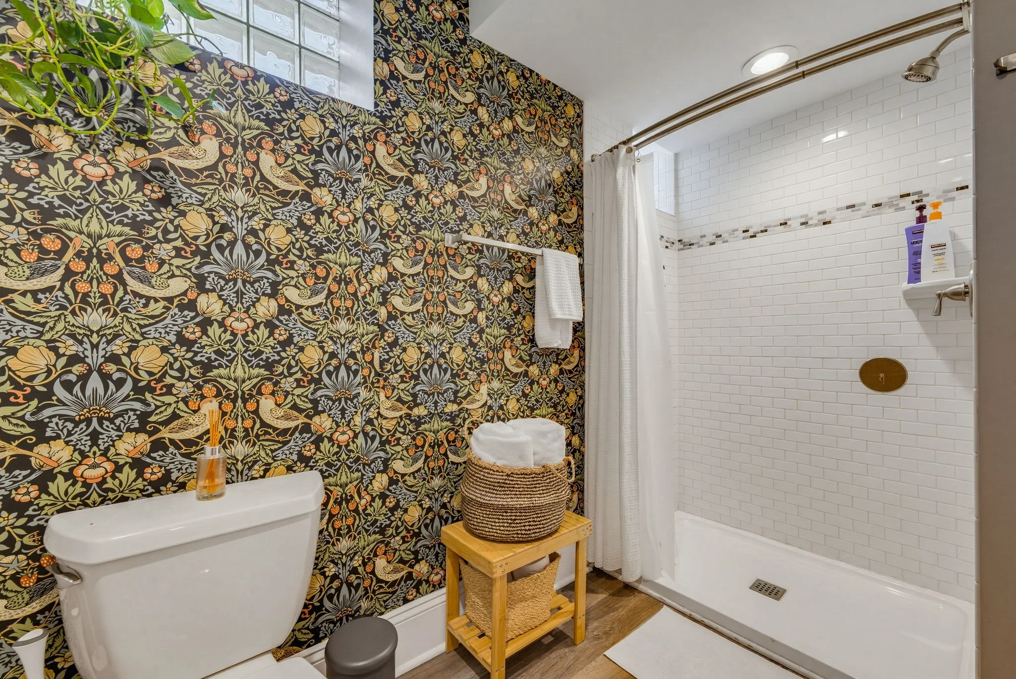 8-web-or-mls-2436-s-wentworth-ave.jpg