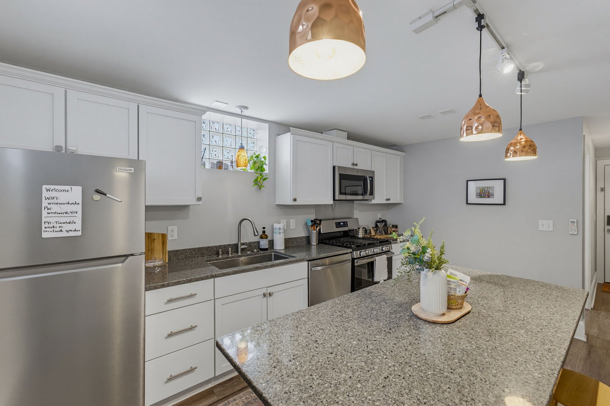 10-web-or-mls-2436-s-wentworth-ave.jpg