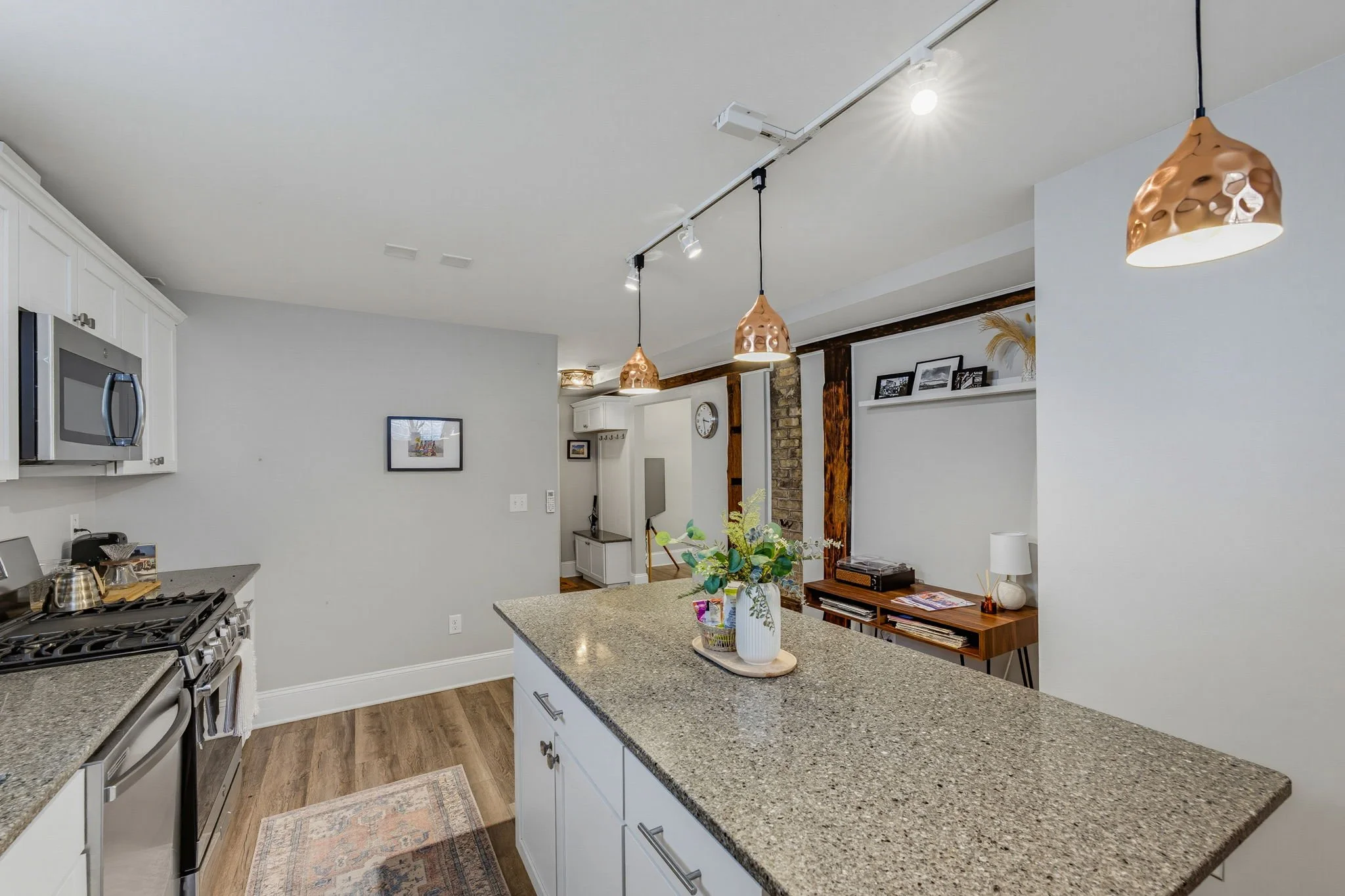 11-web-or-mls-2436-s-wentworth-ave.jpg