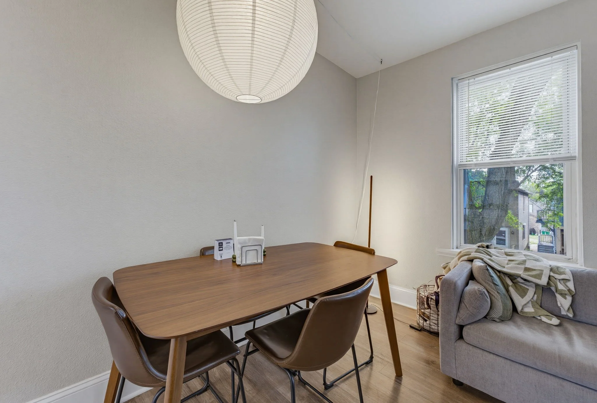 24-web-or-mls-2436-s-wentworth-ave.jpg