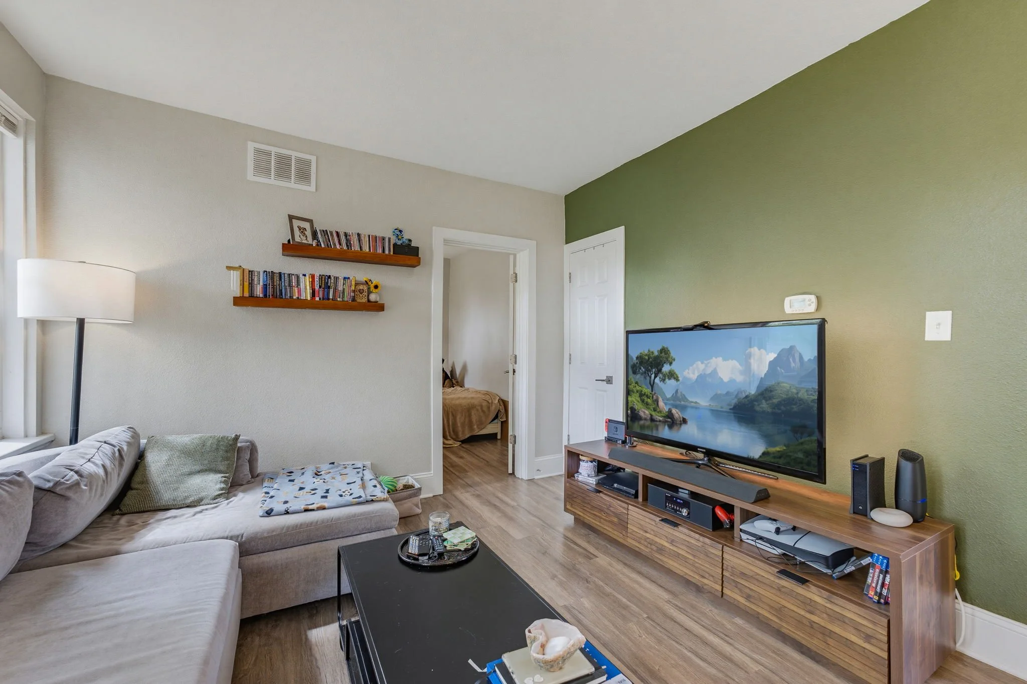 30-web-or-mls-2436-s-wentworth-ave.jpg