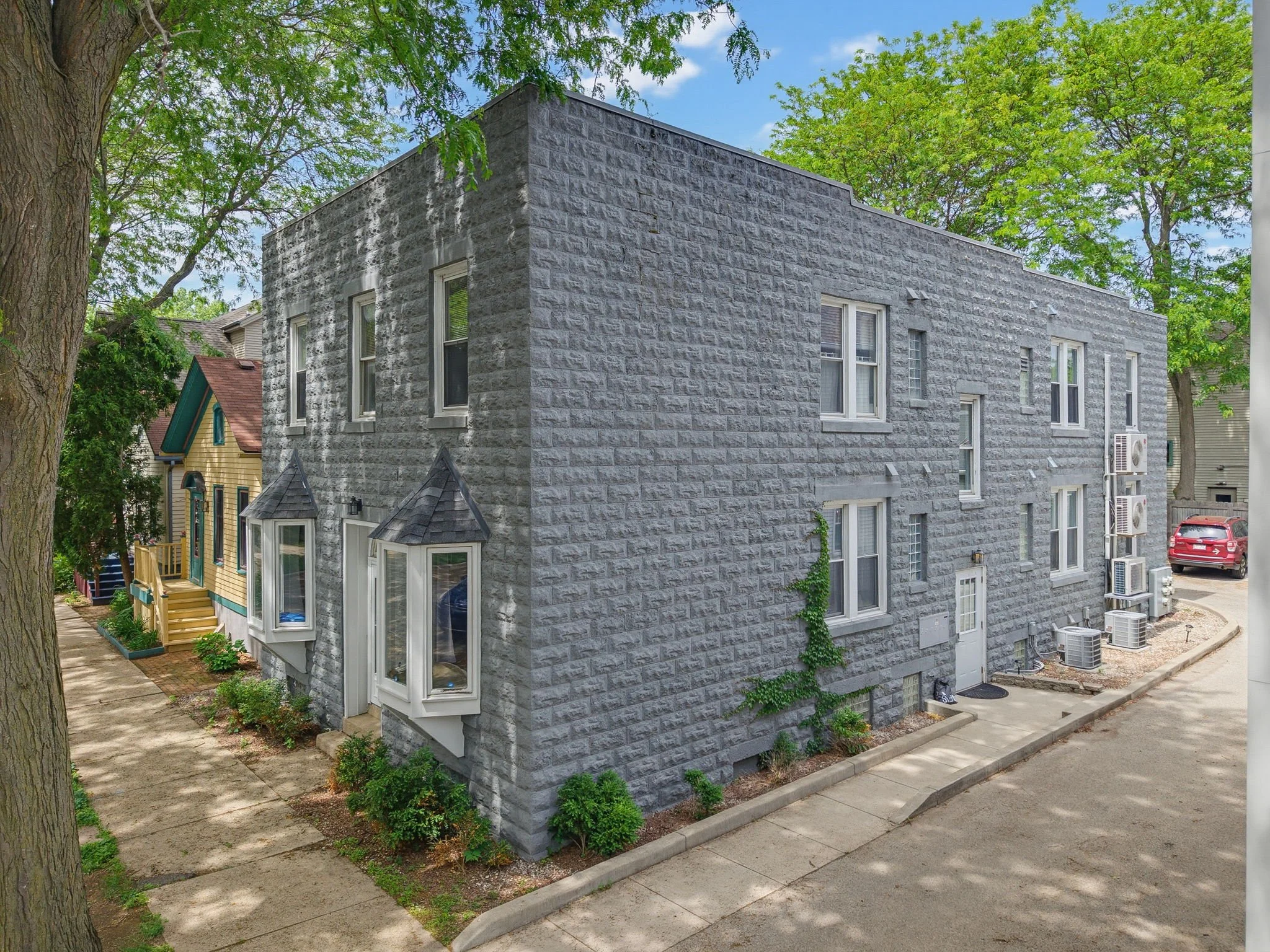 38-web-or-mls-2436-s-wentworth-ave.jpg
