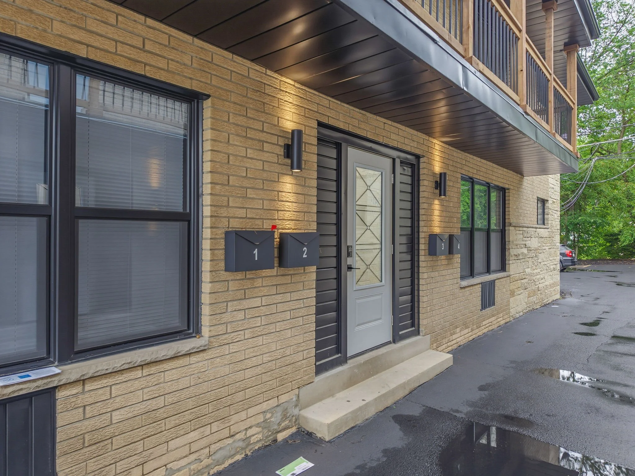 6-web-or-mls-2028-s-81st-st.jpg
