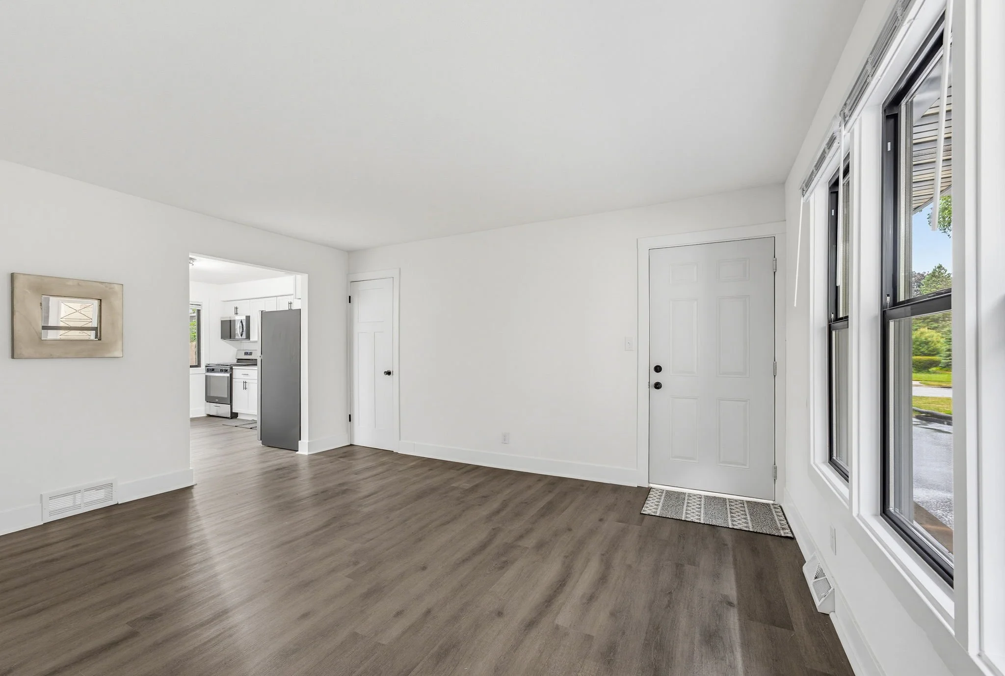 8-web-or-mls-2028-s-81st-st.jpg