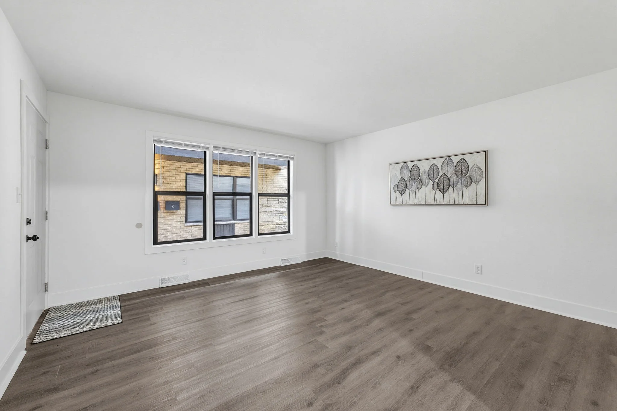 9-web-or-mls-2028-s-81st-st.jpg