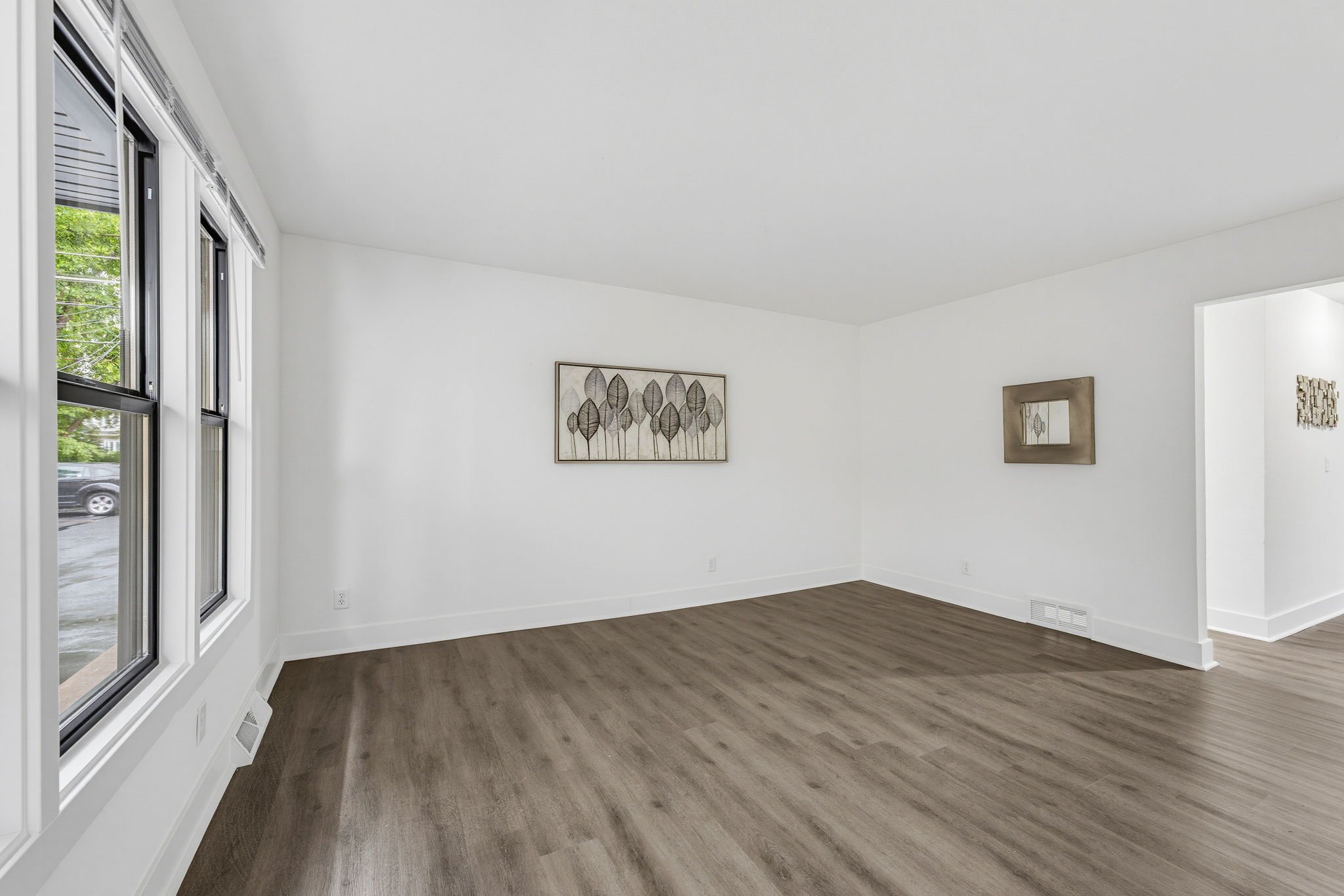 10-web-or-mls-2028-s-81st-st.jpg
