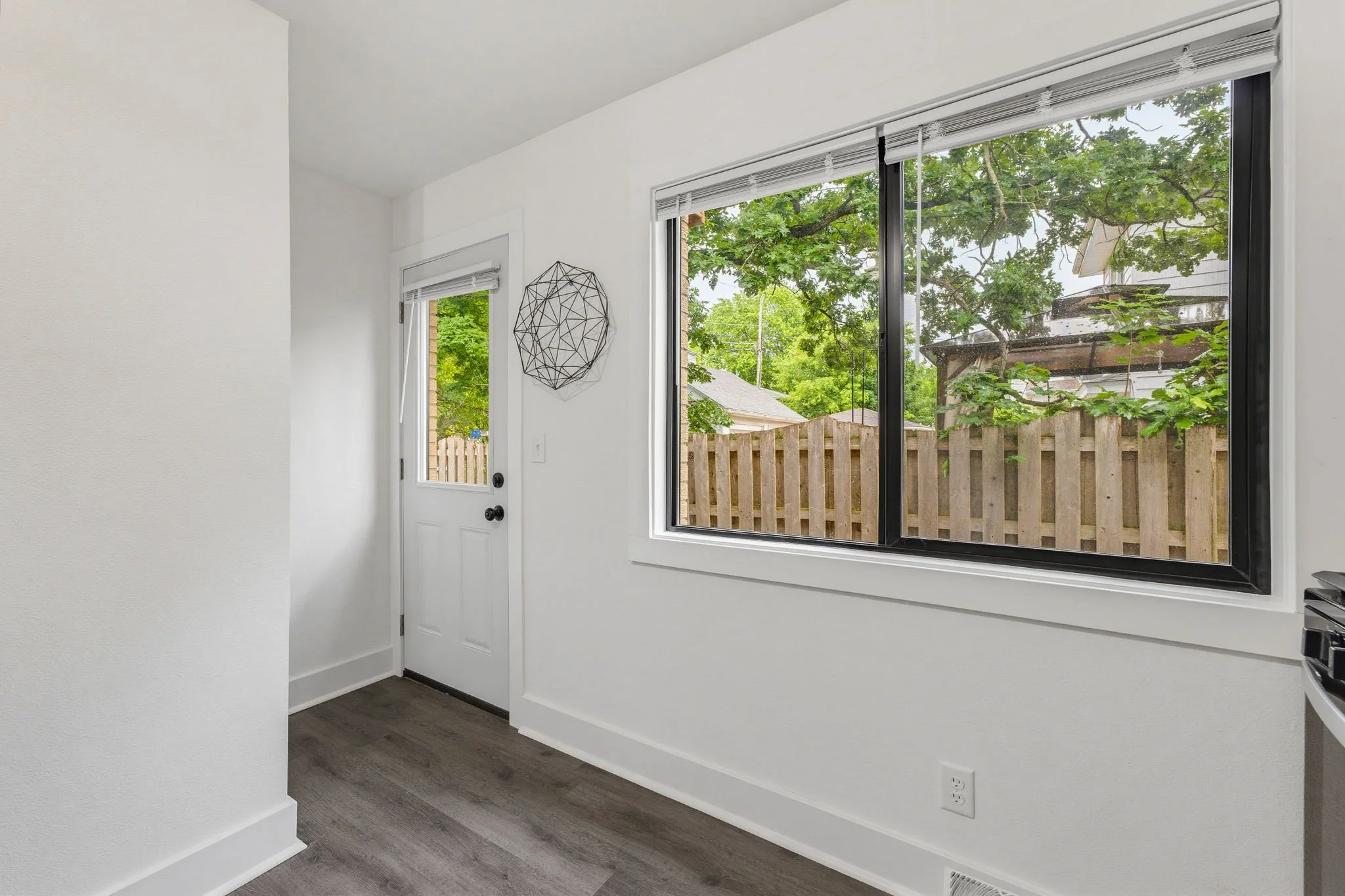 14-web-or-mls-2028-s-81st-st.jpg