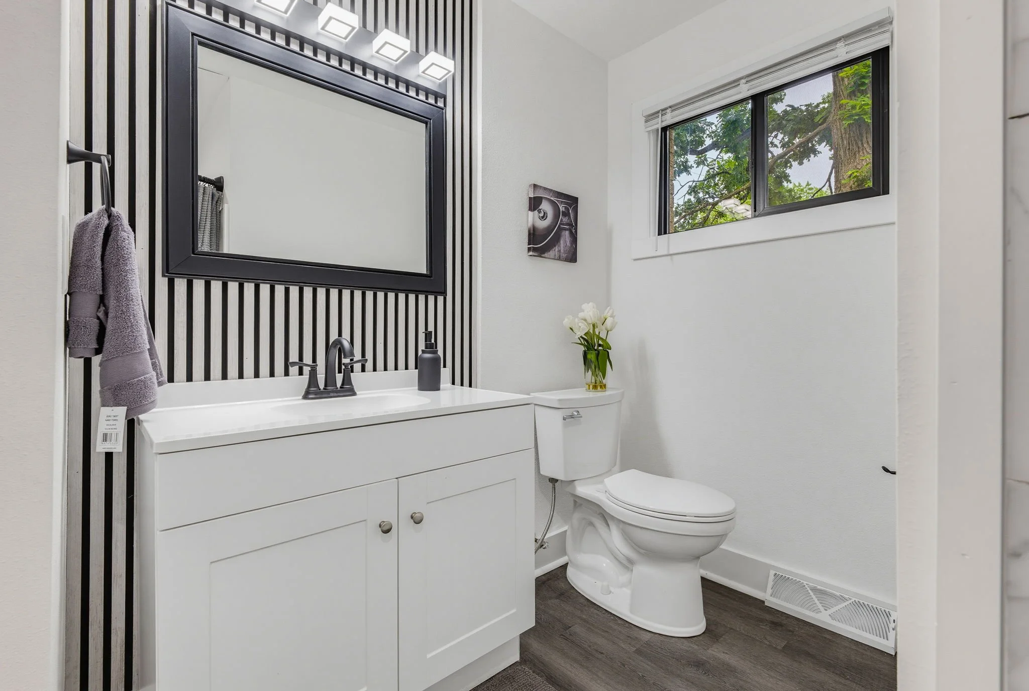21-web-or-mls-2028-s-81st-st.jpg