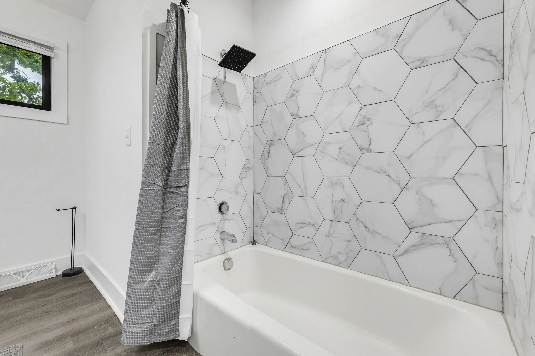 22-web-or-mls-2028-s-81st-st.jpg