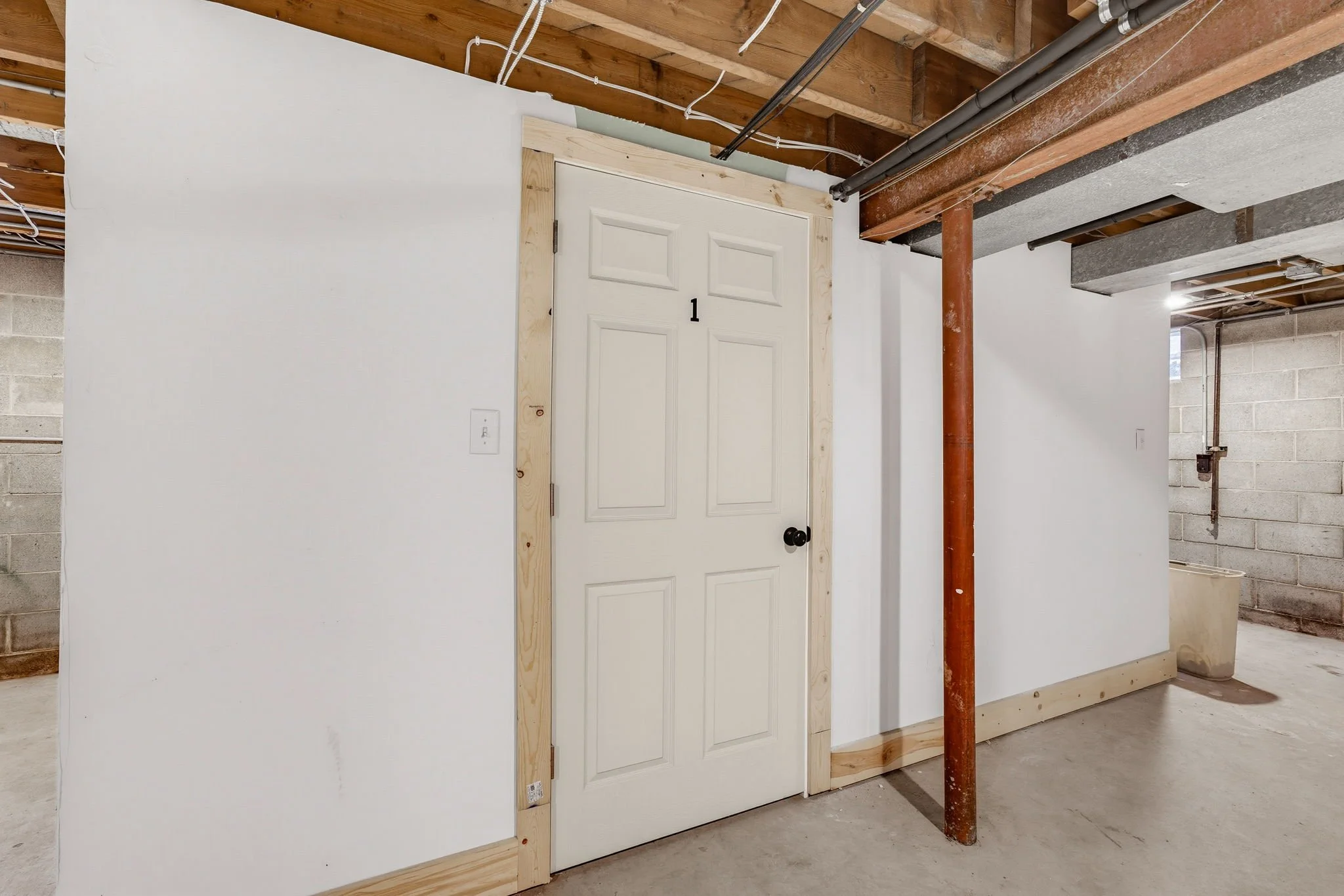 24-web-or-mls-2028-s-81st-st.jpg