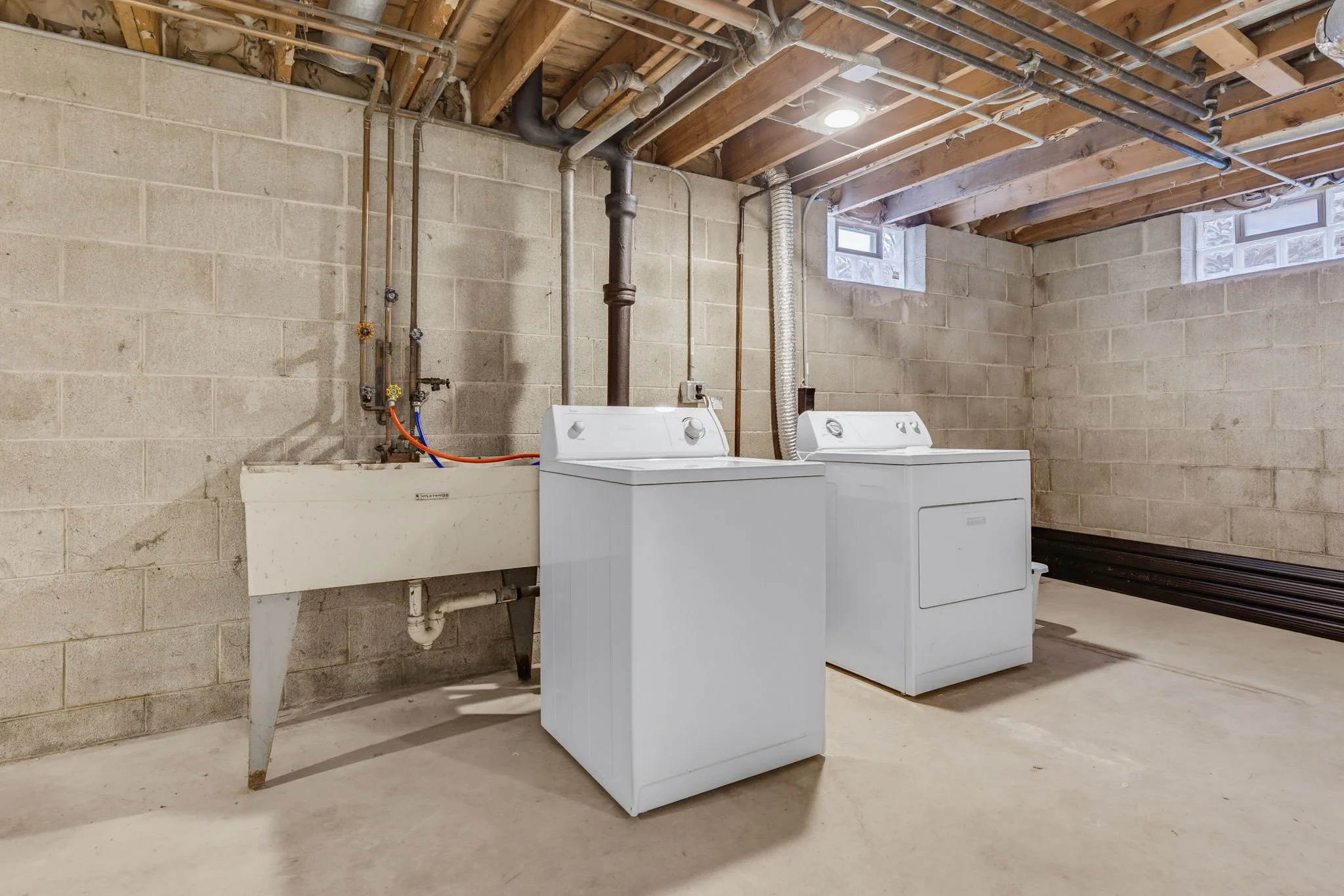 30-web-or-mls-2028-s-81st-st.jpg