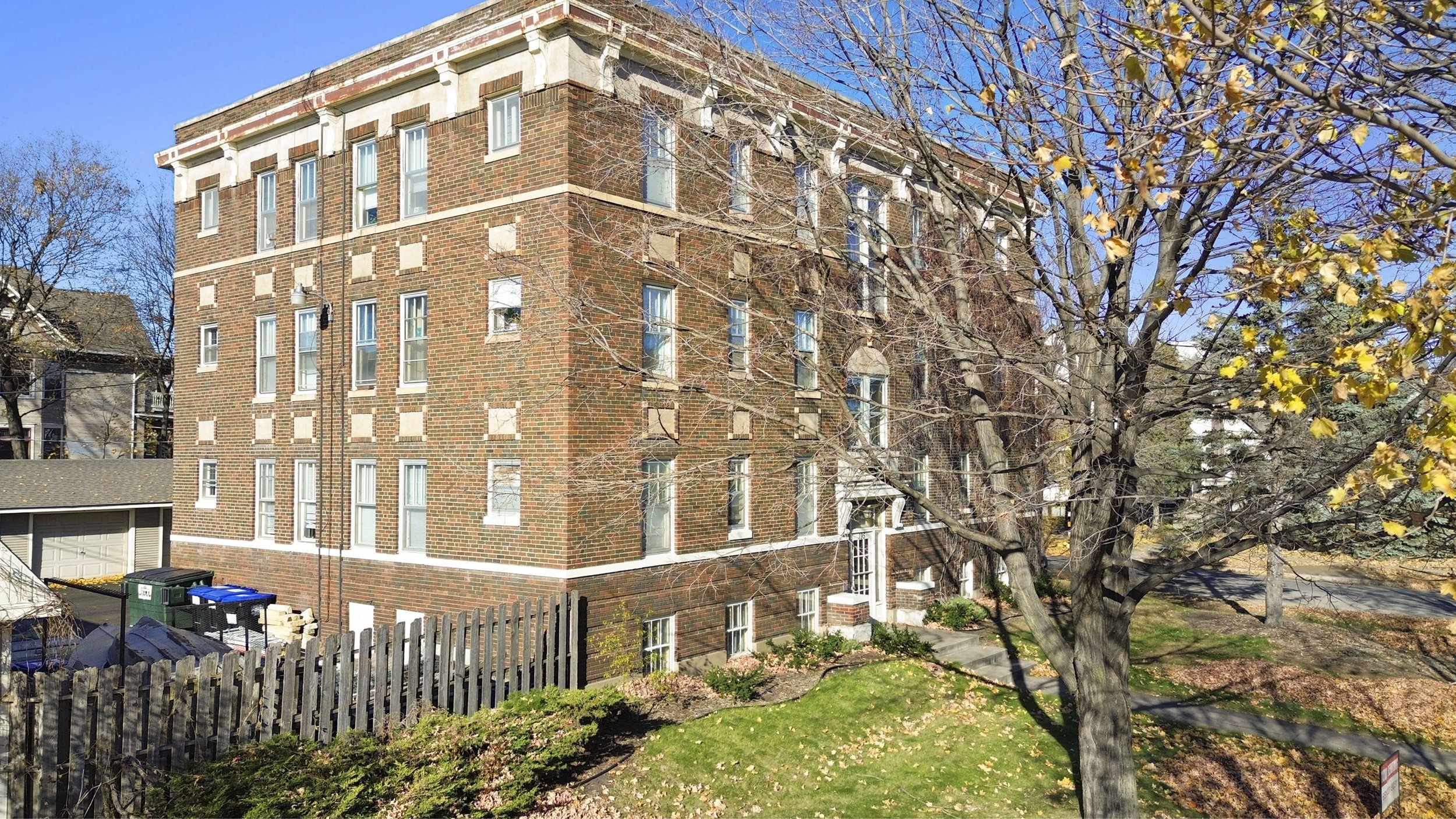 Saint Paul, MN - 195 Lexington Pkwy N - 11 UNITS - SOLD - $1,100,000