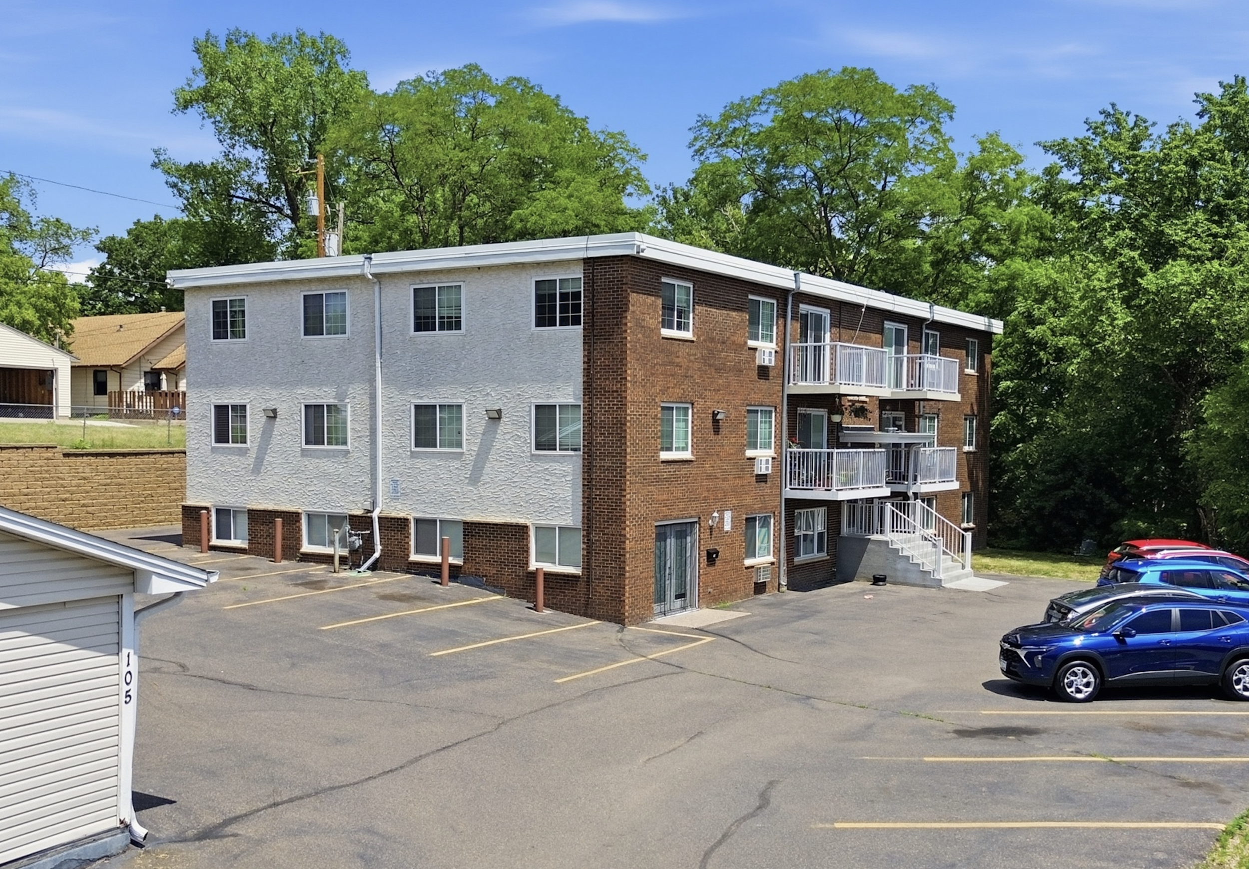 South St. Paul, MN - 105 Park St E - 12 UNITS - $1,649,000