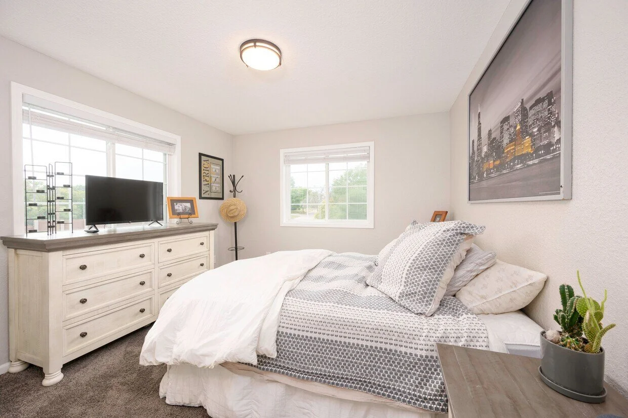 105 Bedroom.jpg
