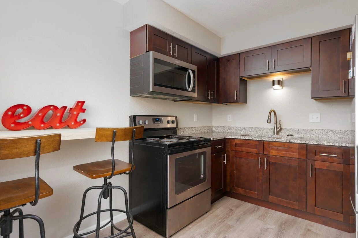 105 Kitchen.jpg