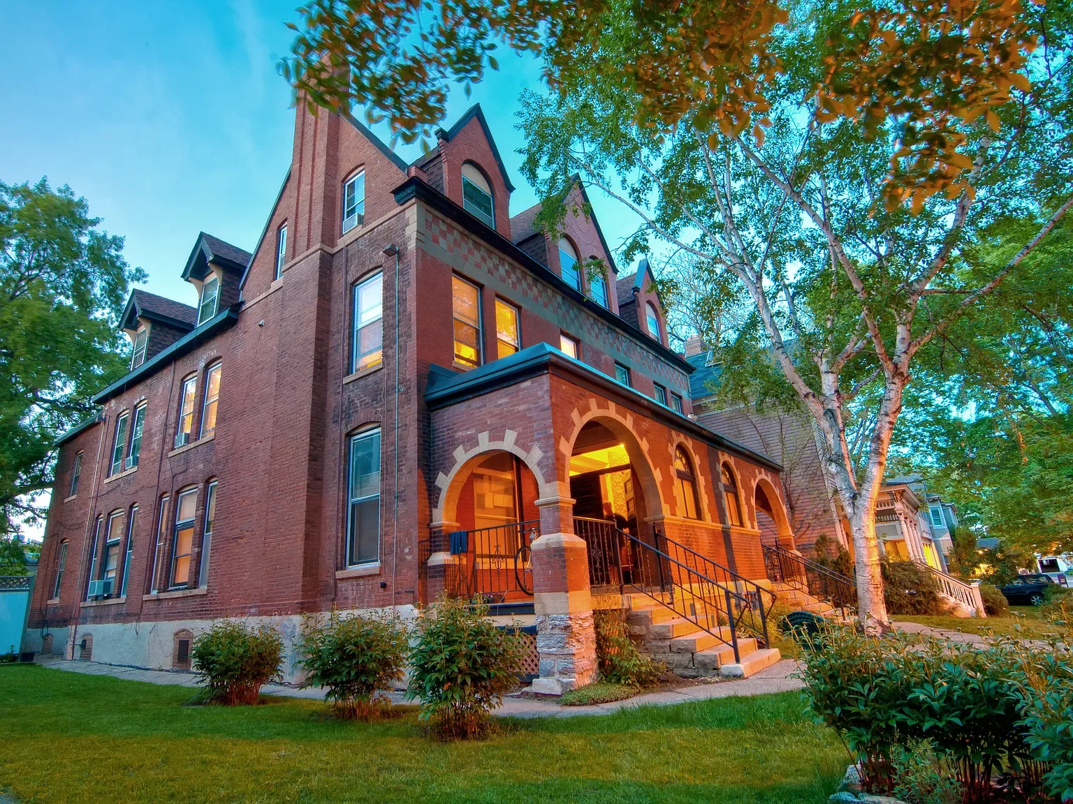 Saint Paul, MN - 399 Ashland Ave - 19 UNITS - $1,500,000