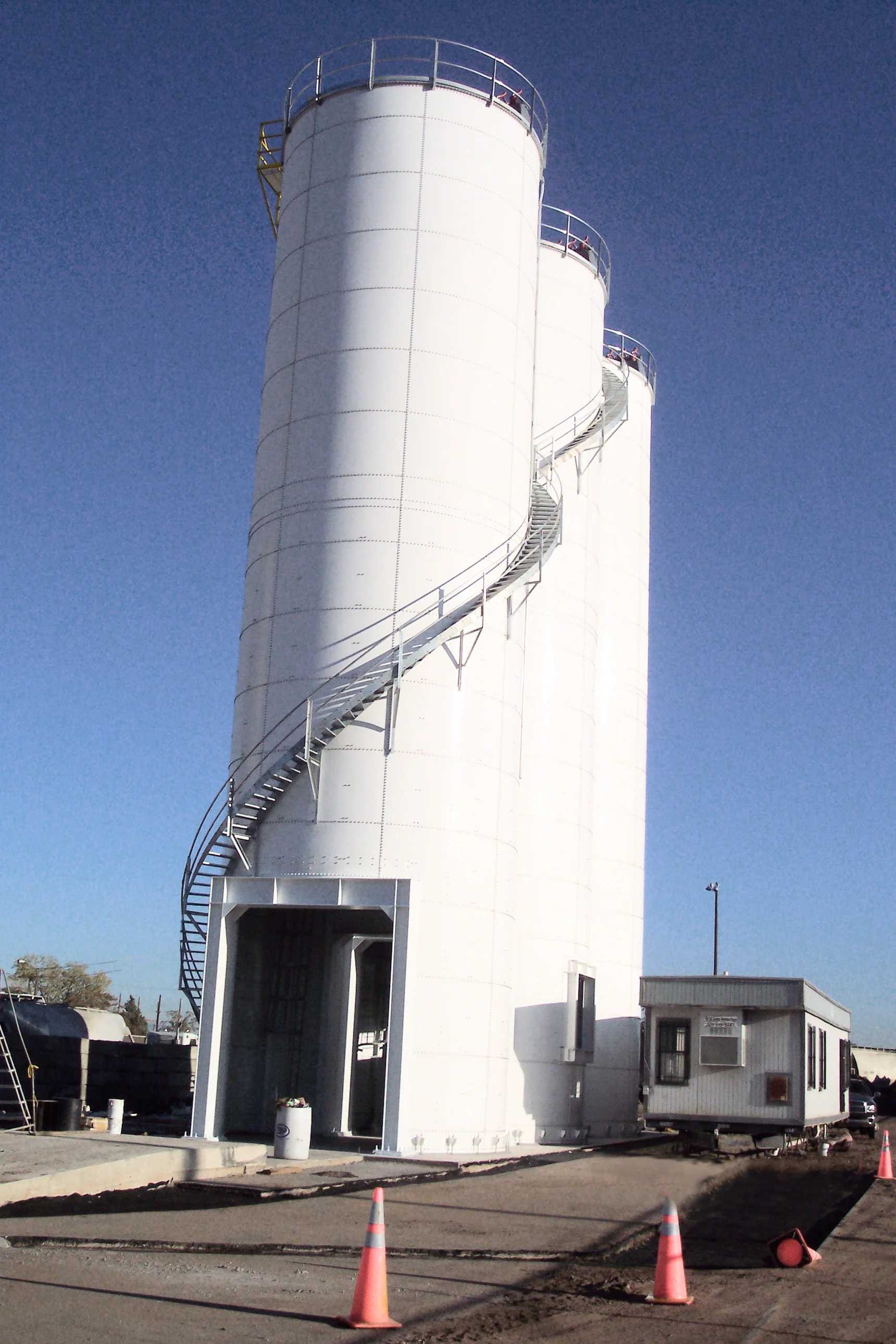 silos.jpg