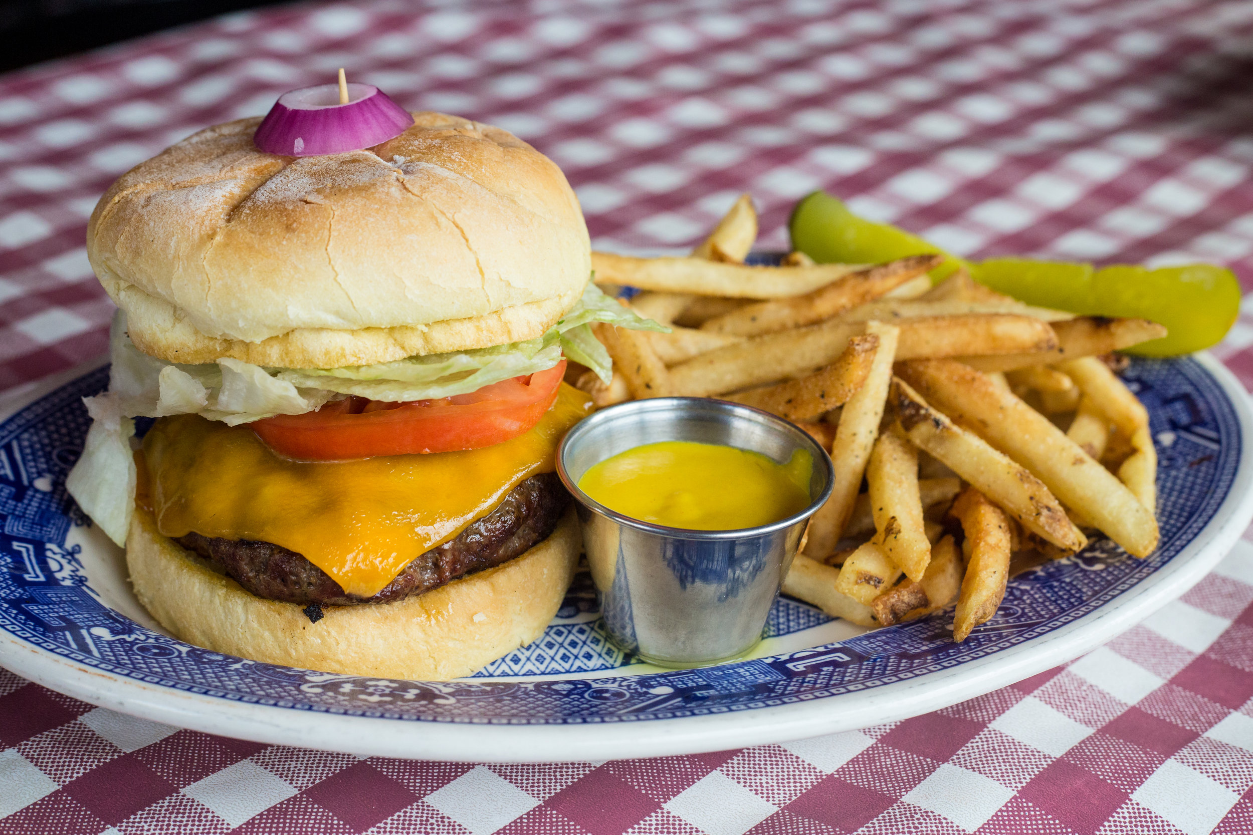 Threadgills_OldFashionedHamburger1.jpg