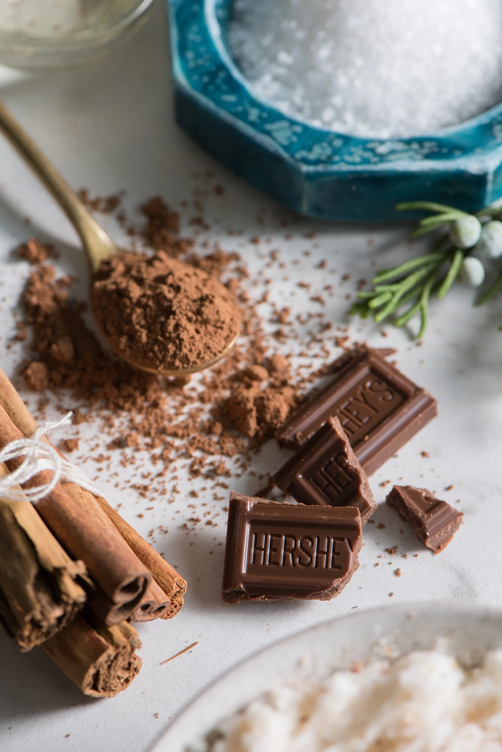 MeltSpa.18.Packages.CinnamonMocha_overhead_Spoon_Chocolate_Zoom.jpg