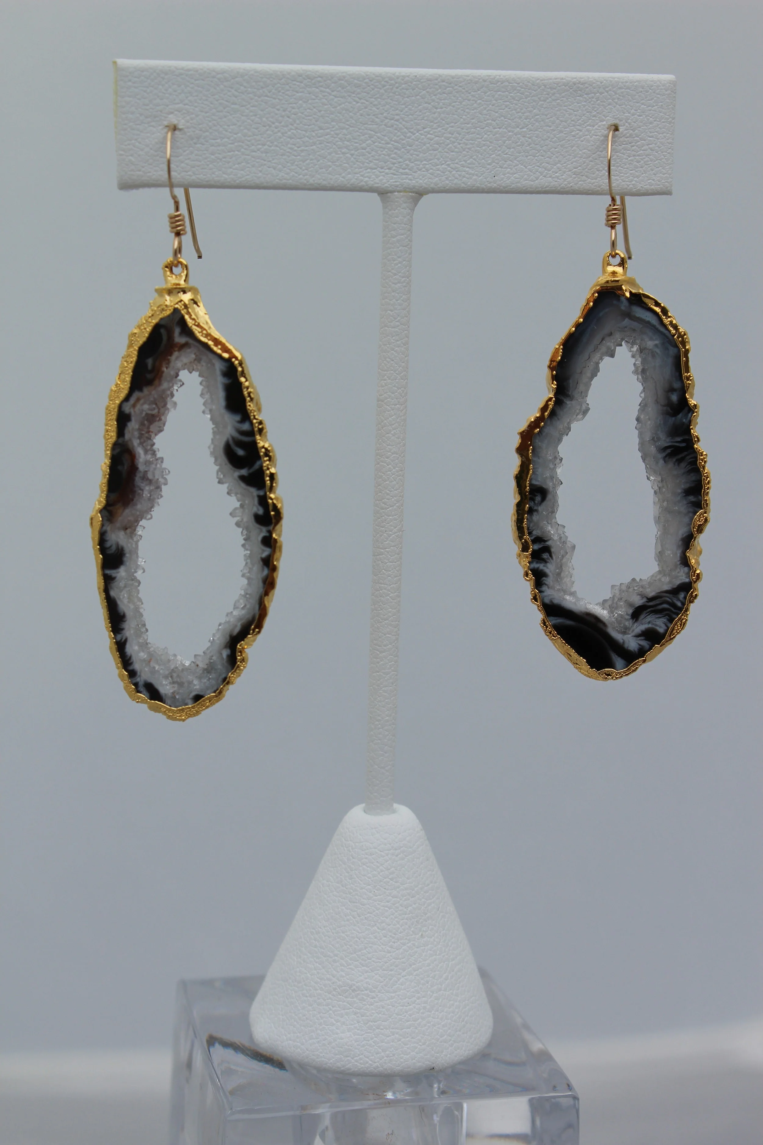 Sliced Natural Agate (black and white)
