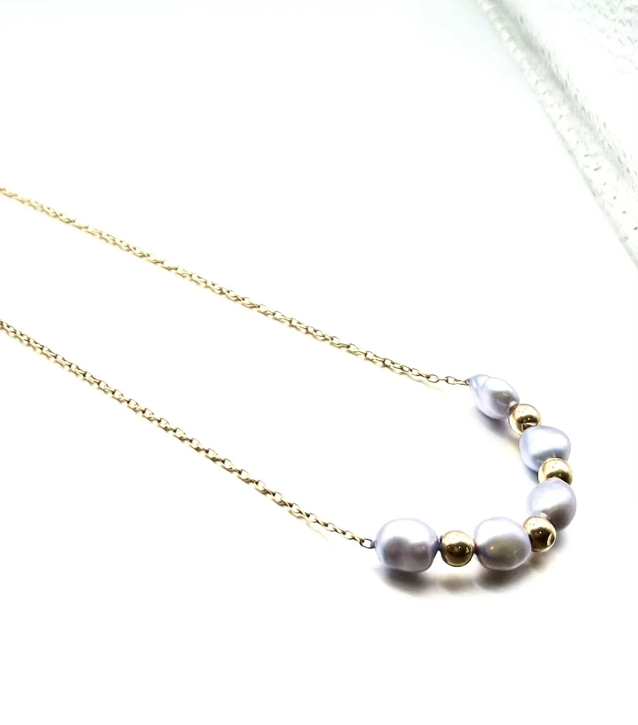 light lavender pearl and gold bead necklace.jpeg