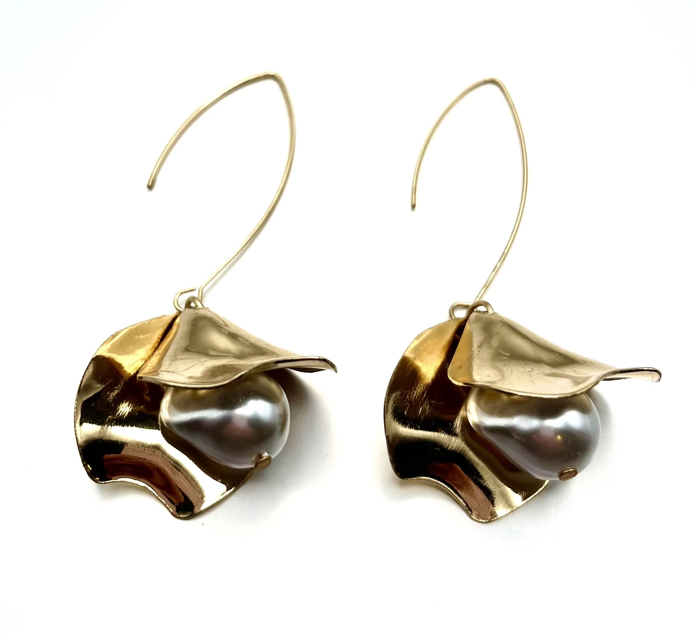 Leaves with Pearl in Center Dangles