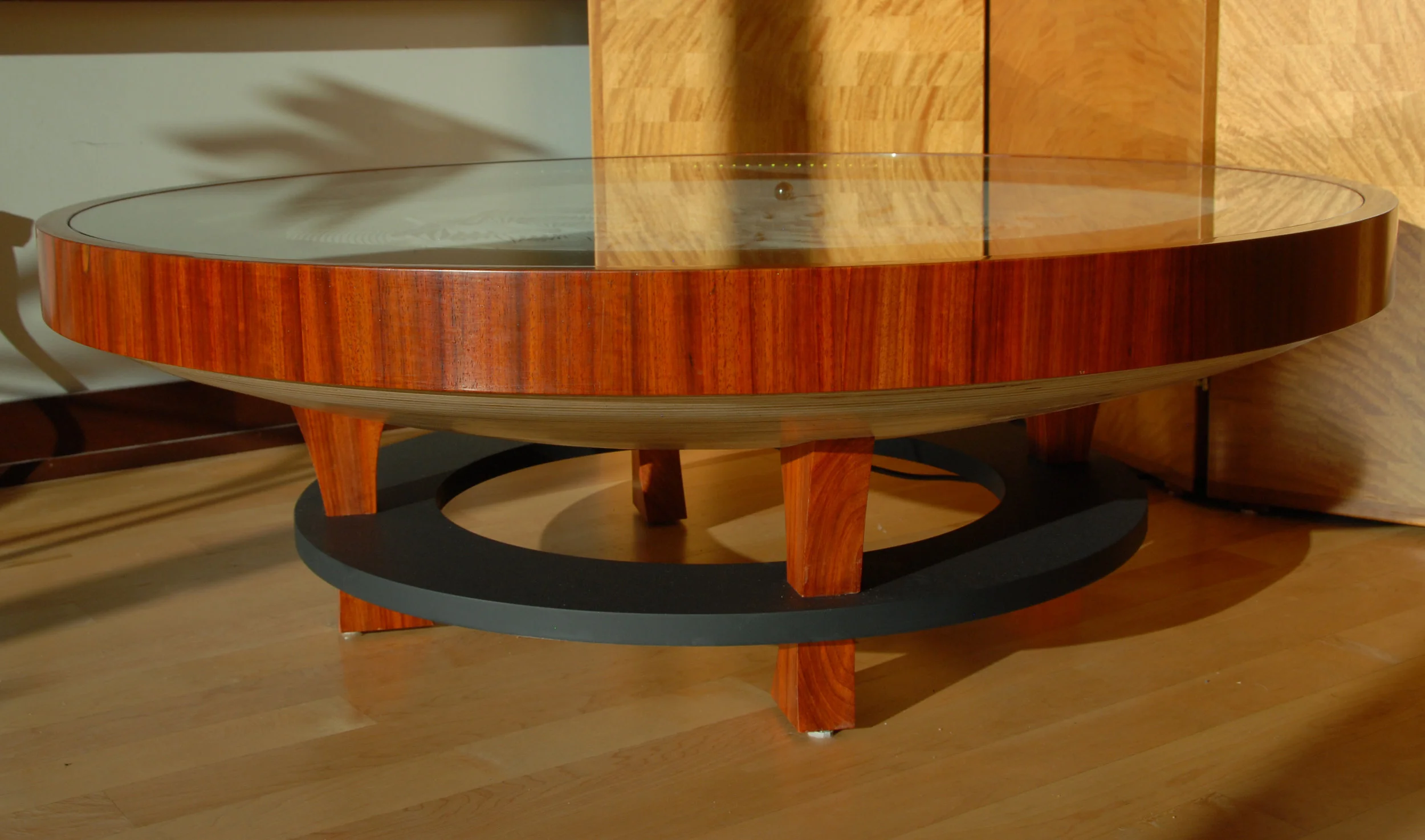 hardwood table showing applephy base