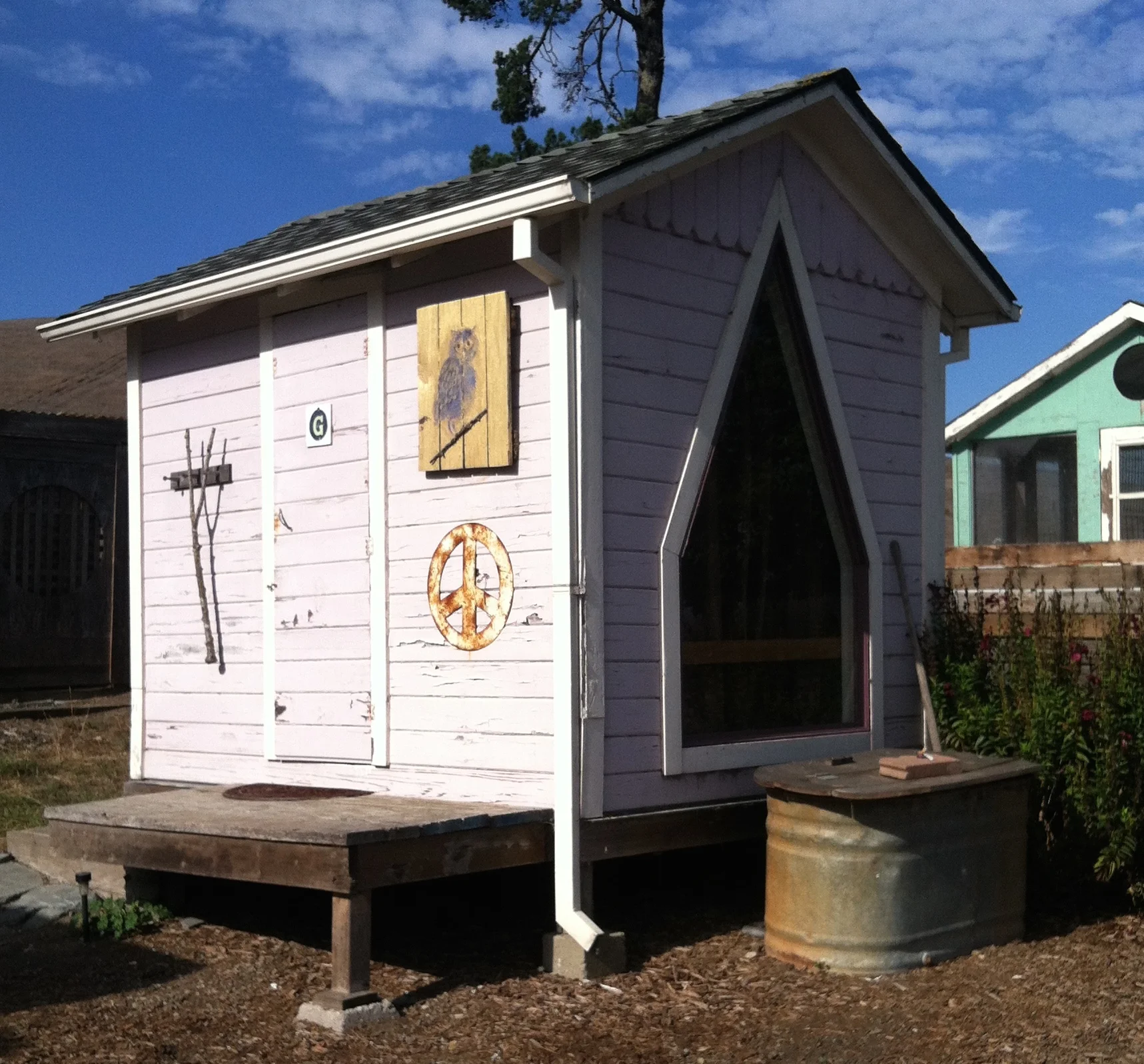 The pink art studio + green chicken coop remain the same.