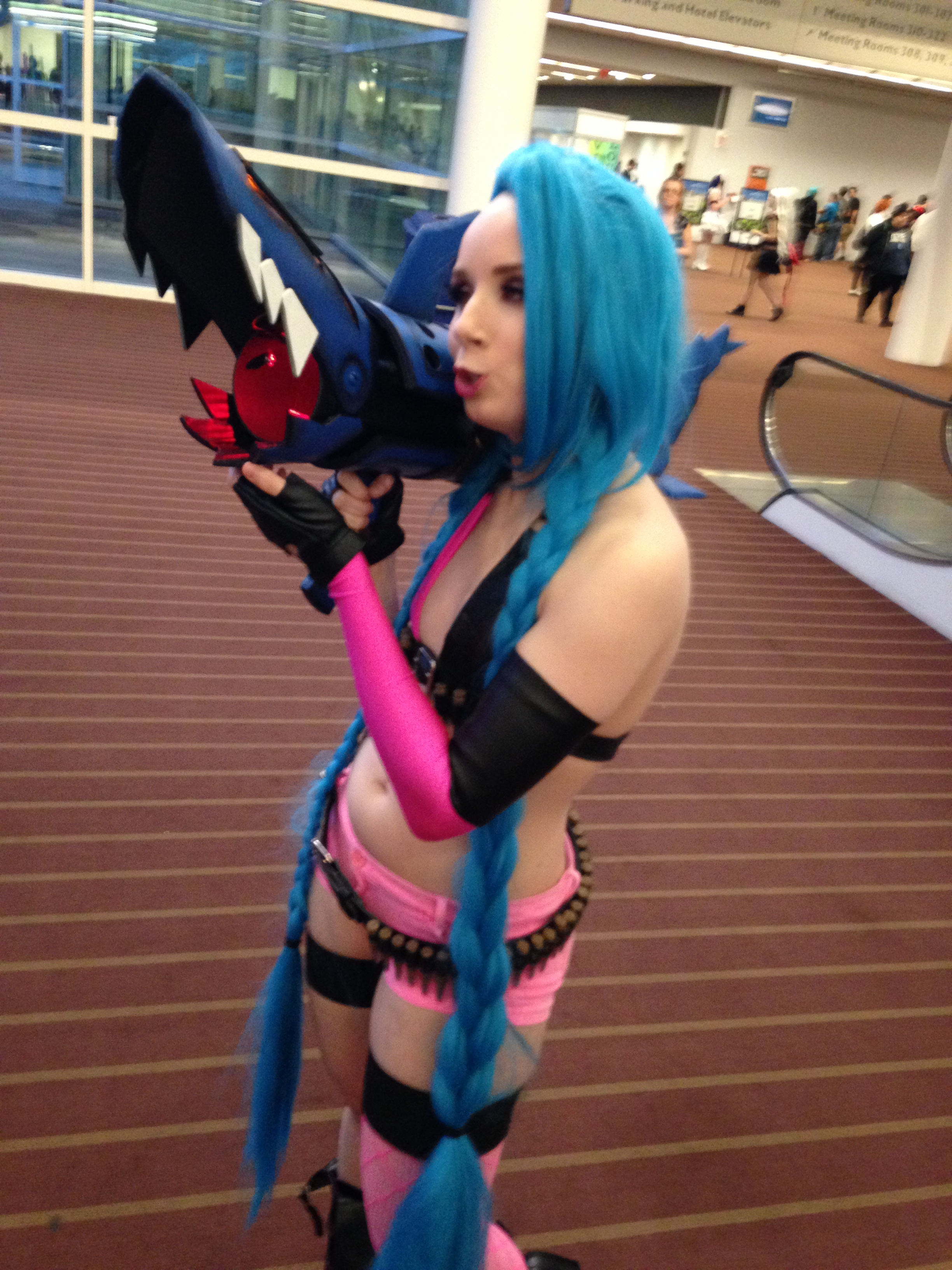 In true Jinx fashion, she started having hilarious conversations with Fshbones.