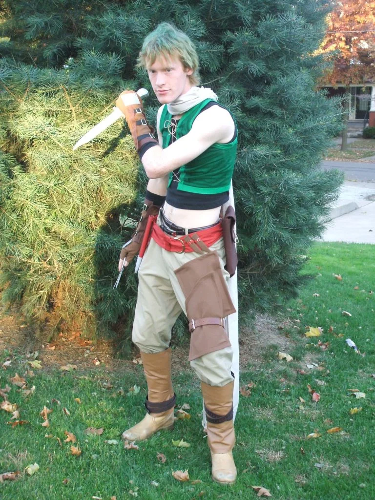 Some of my hair is almost green enough to match the pine tree I'm standing in front of... You can also tell this is an early Mikey cosplay because look at that blank white shoulder...