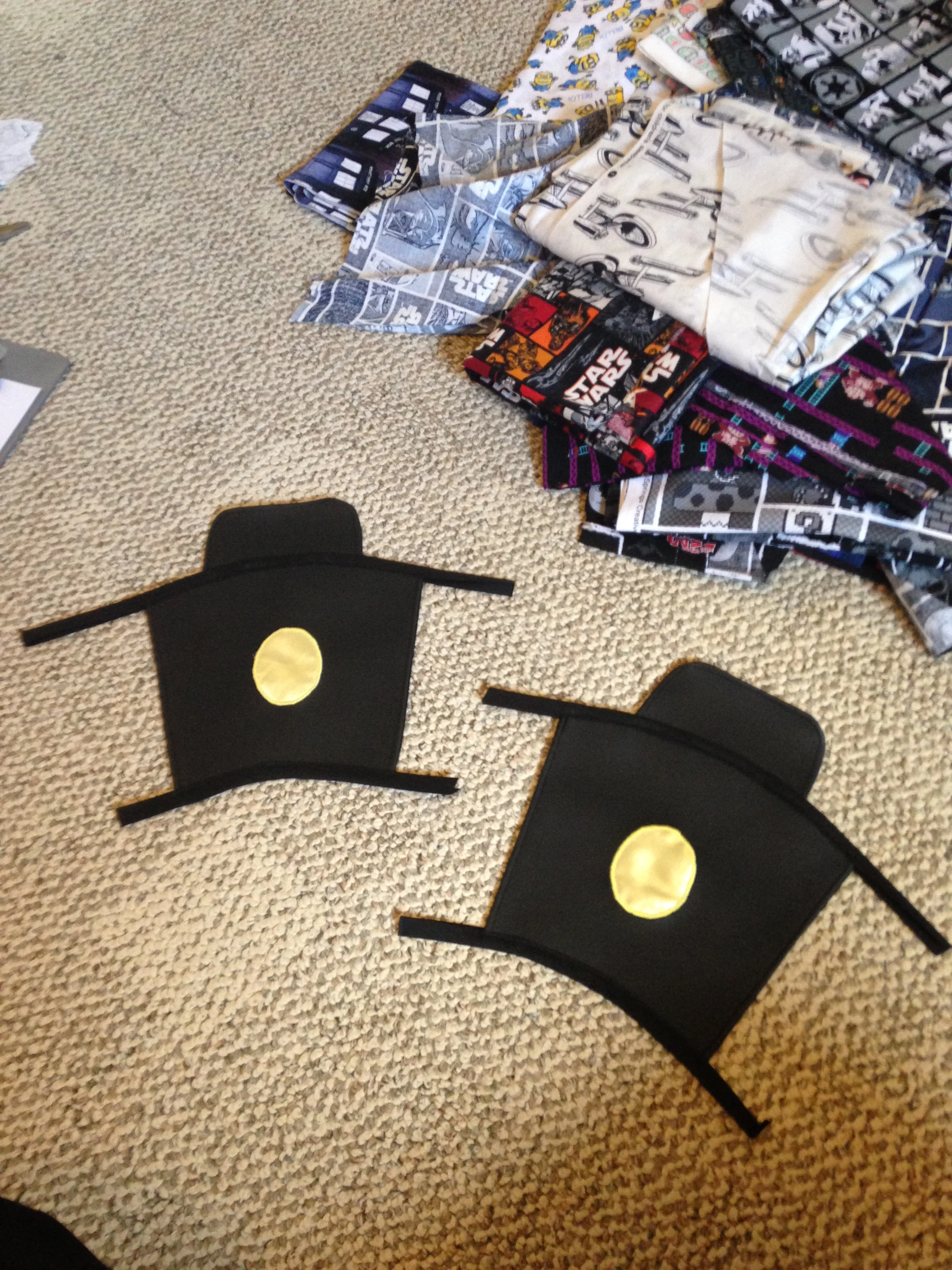 These are the bracers, which look kinda weird when they're flat... 