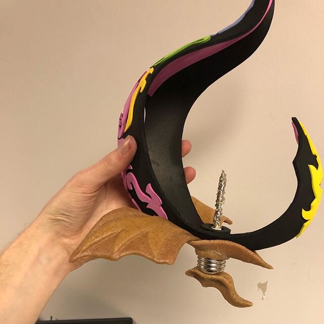 More red mage floatie progress! Featuring the entire bottom portion, designs on the back piece, the central spire, AND THE GLOWY!
Since the sword is pretty much just waiting for a day when it&rsquo;s not 20*F outside such that I can plasti-dip it, it