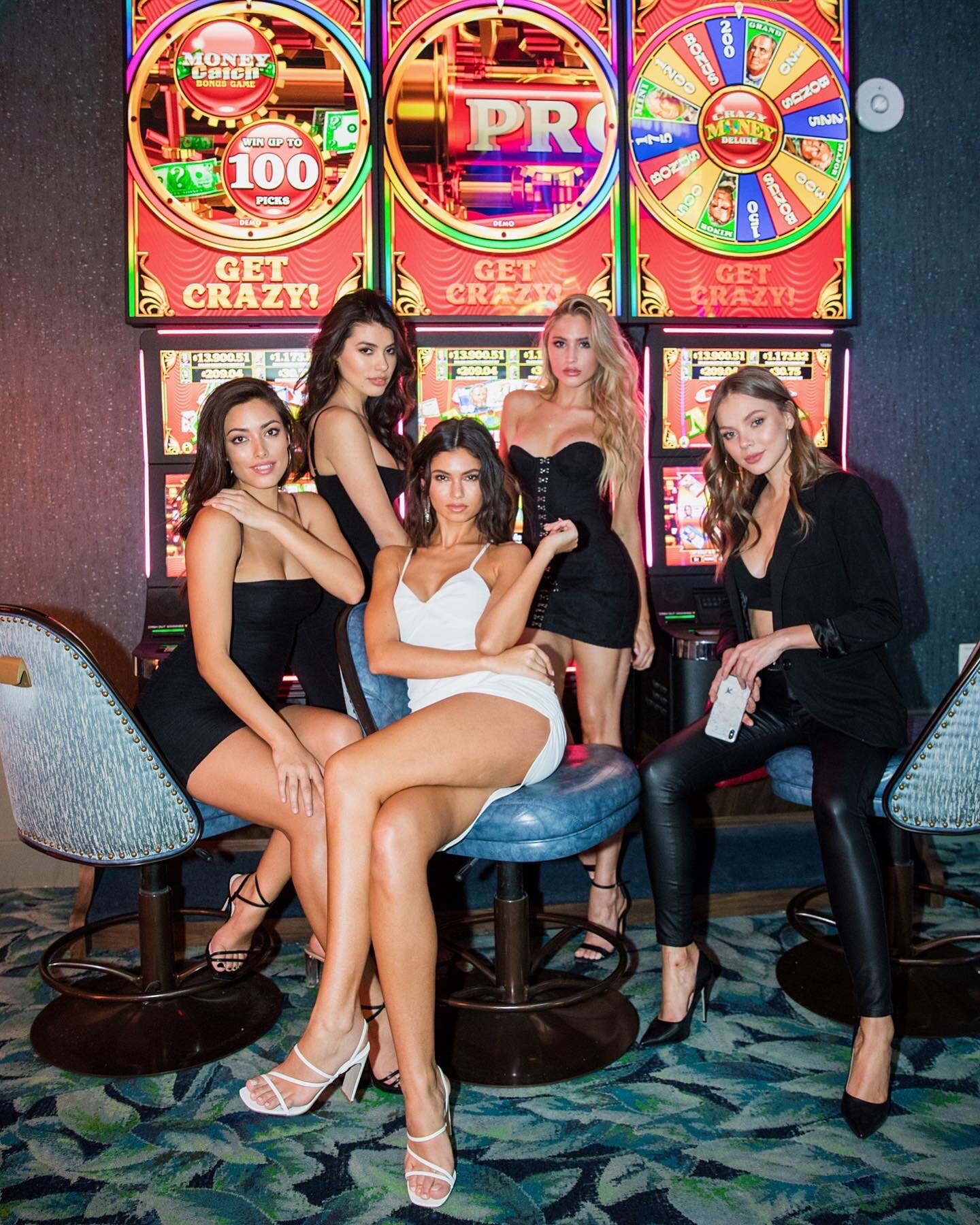 Las Vegas Pool Parties - Vegas Girls Night Out