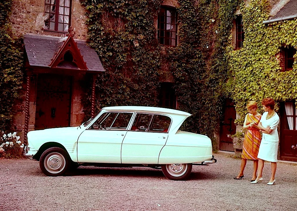 1961_cars_citroen_ami6_berline_side.jpg
