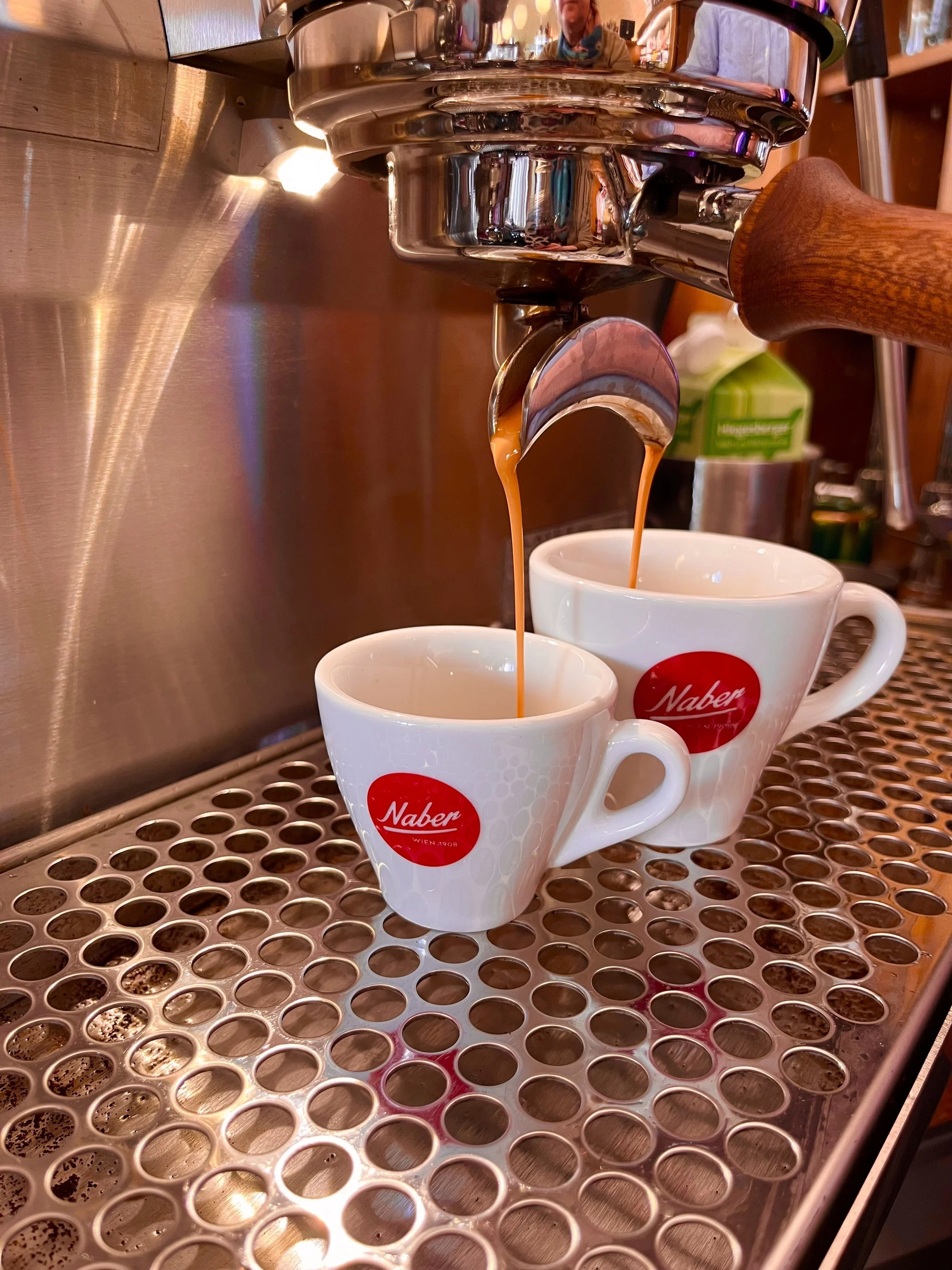 Espresso Slayer Hiegesberger_Naber Tasse_Schönbergers Kaffeegreissler.jpeg