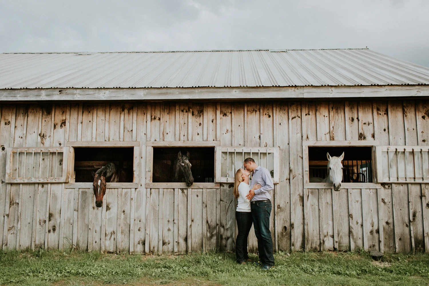 Engagement Session on a Horse Farm_0016.jpg
