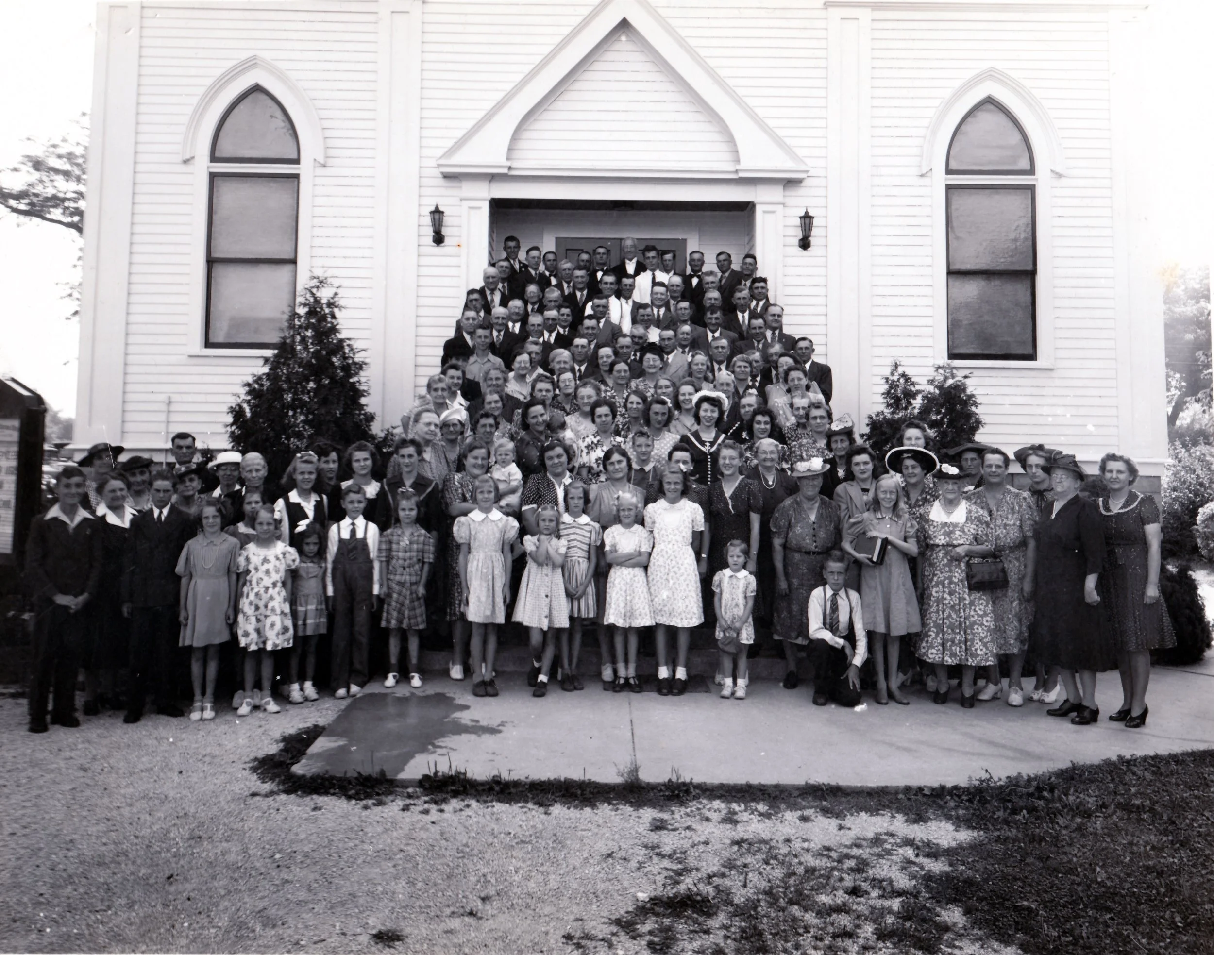 Congregational Gathering 1943.jpeg