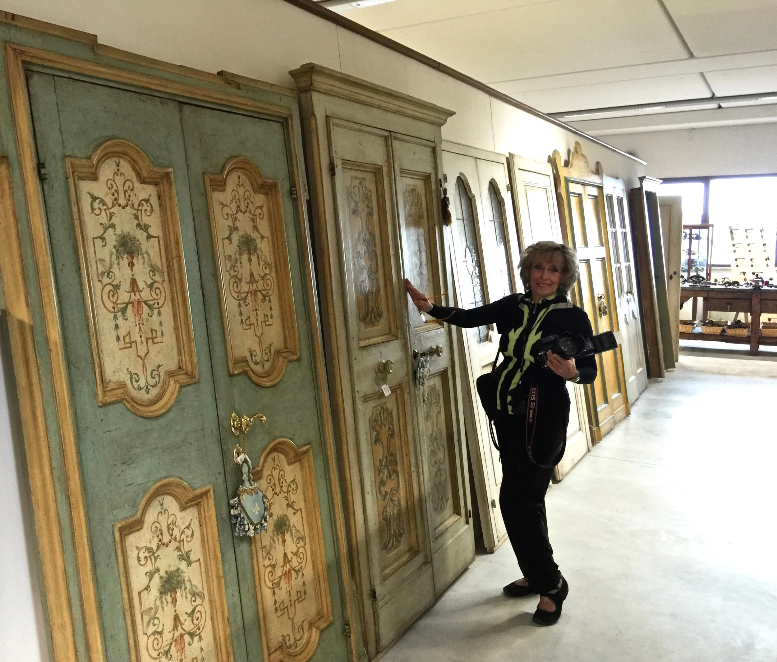 Phyllis selecting her doors at Porte del Passato in Umbria, Italy 2015